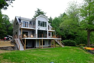Sovereign Builders, Inc. por Sovereign Builders, Inc. en Springfield Massachusetts