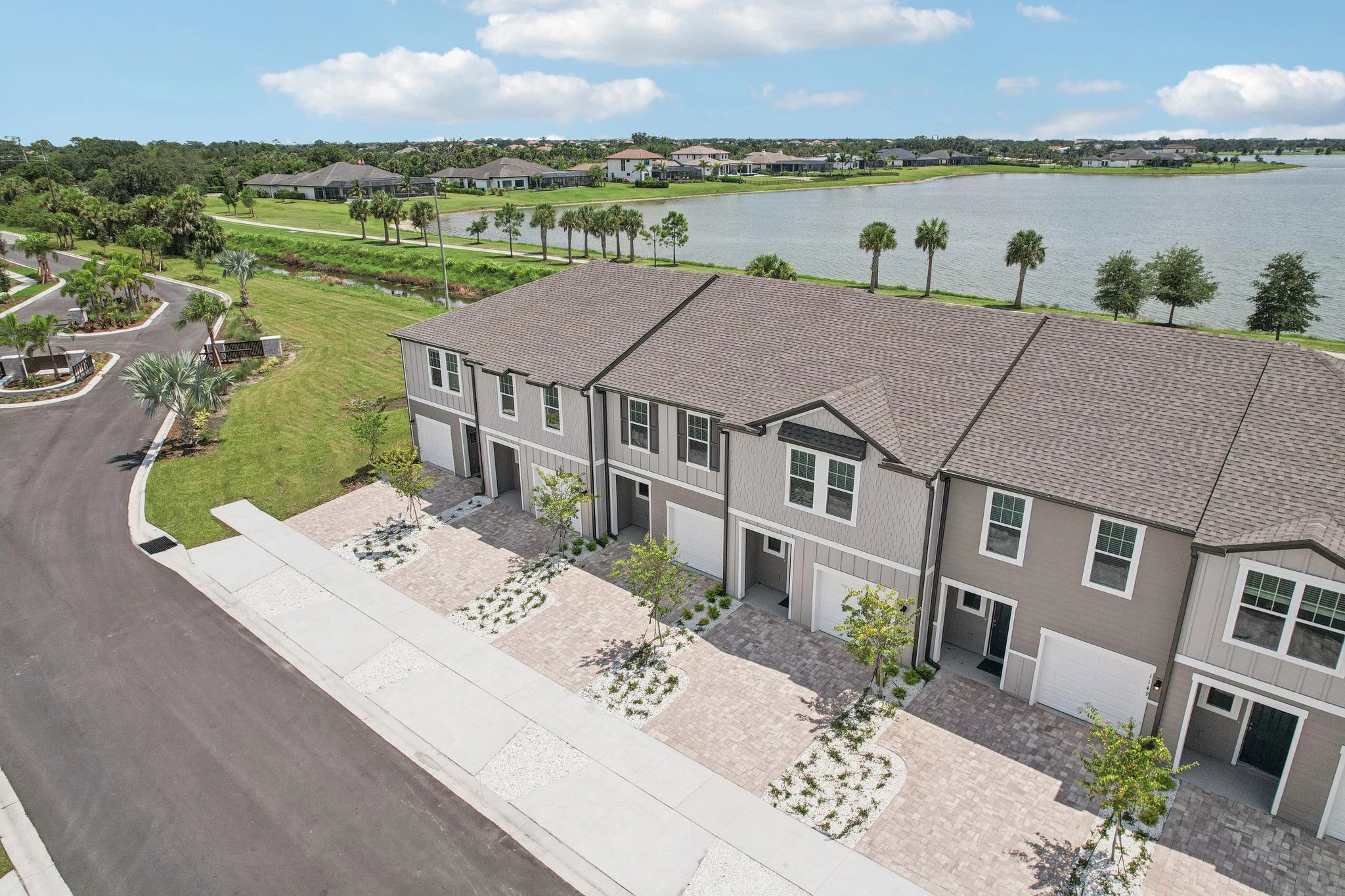 casa en Catamaran Cove por Starlight Homes