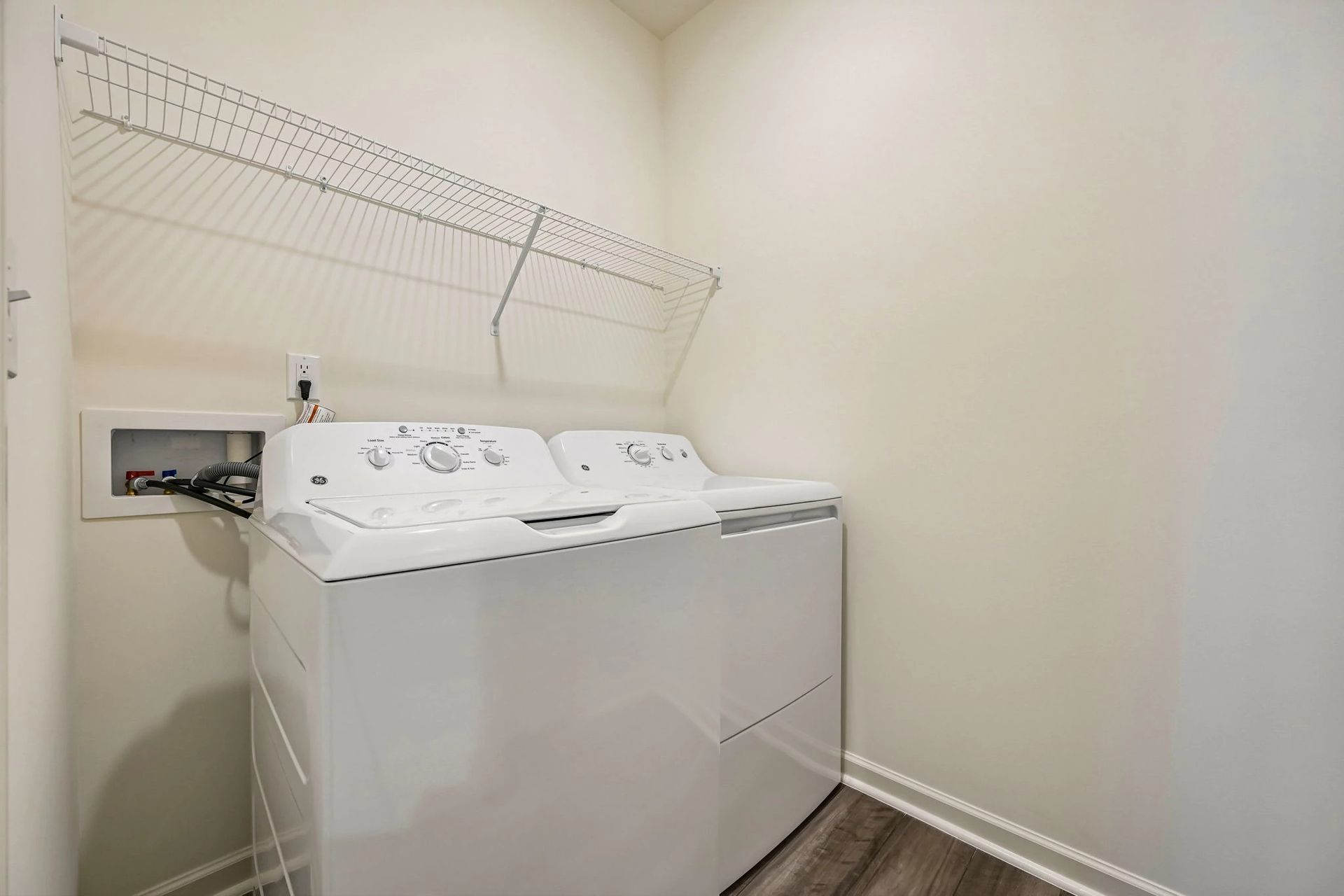 Everest The Everest Laundry Room