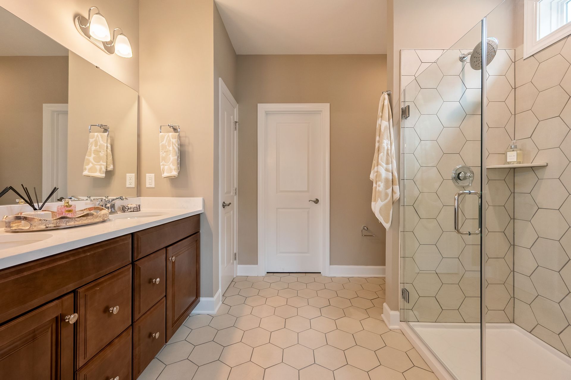 Owner's Suite Bathroom, Image 1