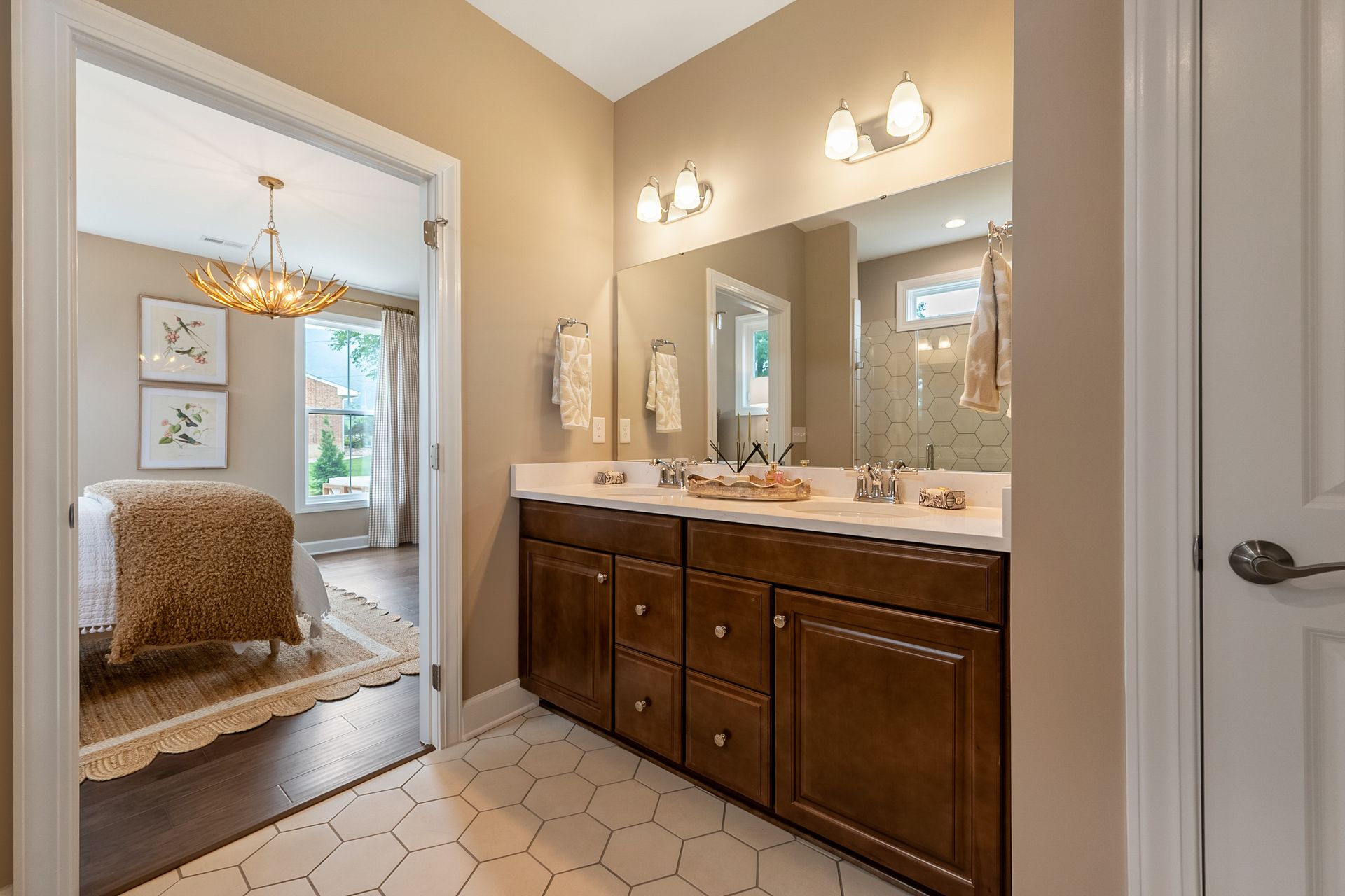 Owner's Suite Bathroom, Image 4