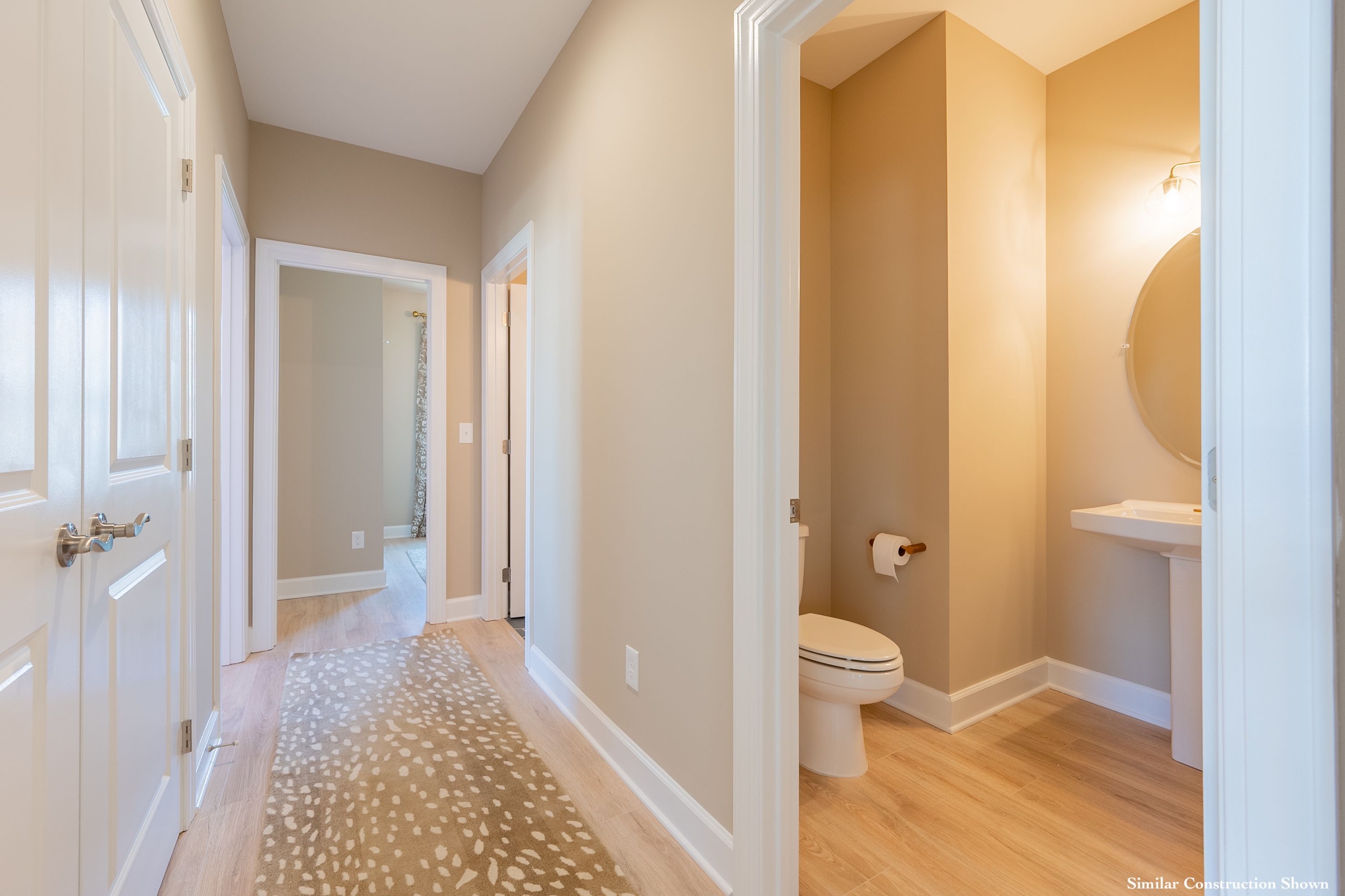 Hallway/Half Bath Entry