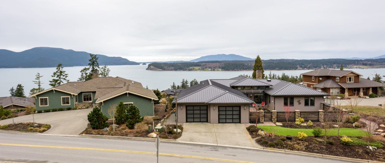 The Highlands por Strandberg Construction en Bellingham Washington