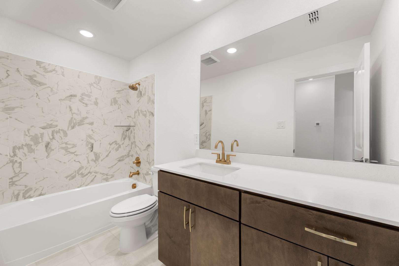 1124 Amaryllis Lane