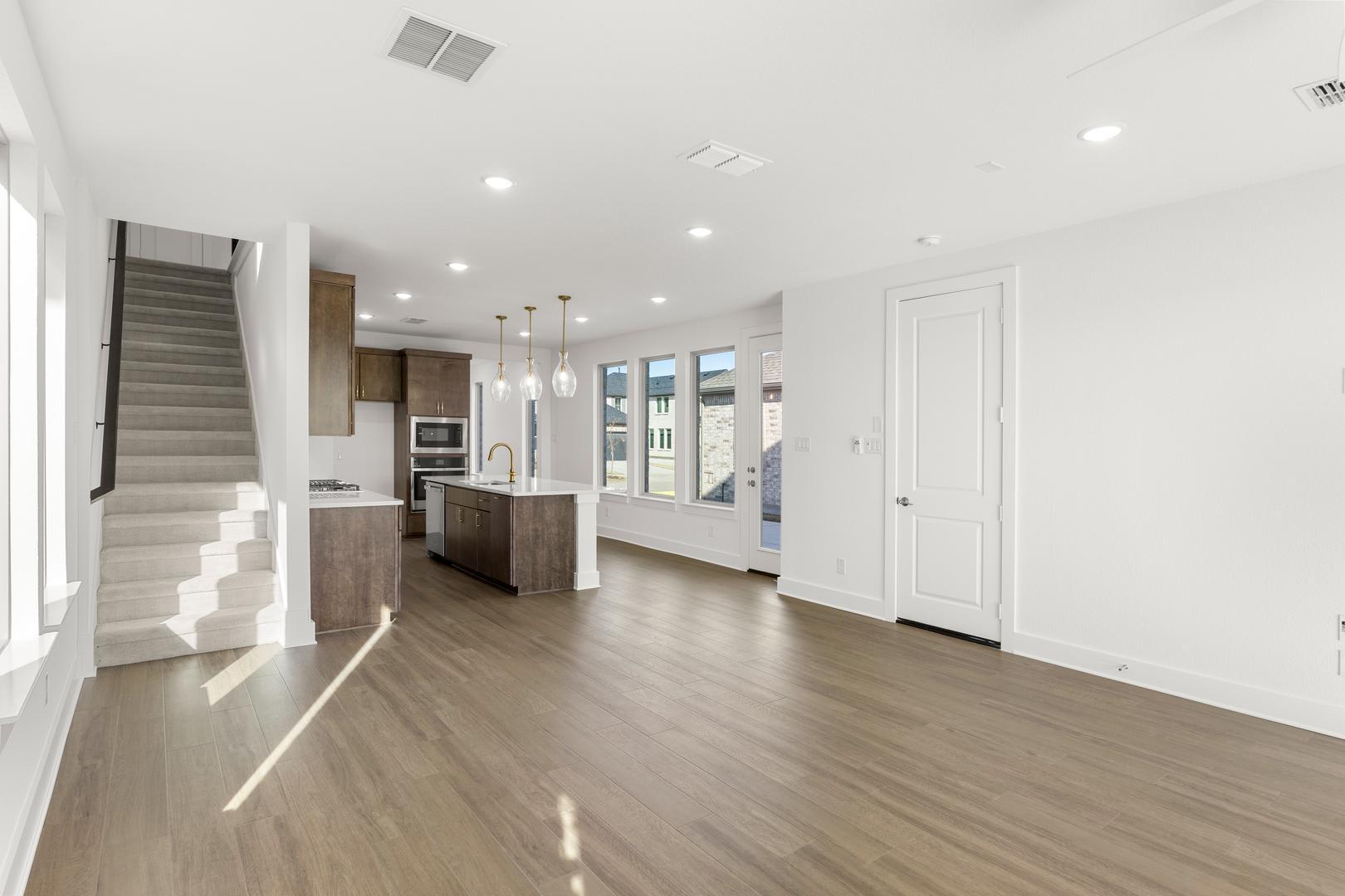 1124 Amaryllis Lane