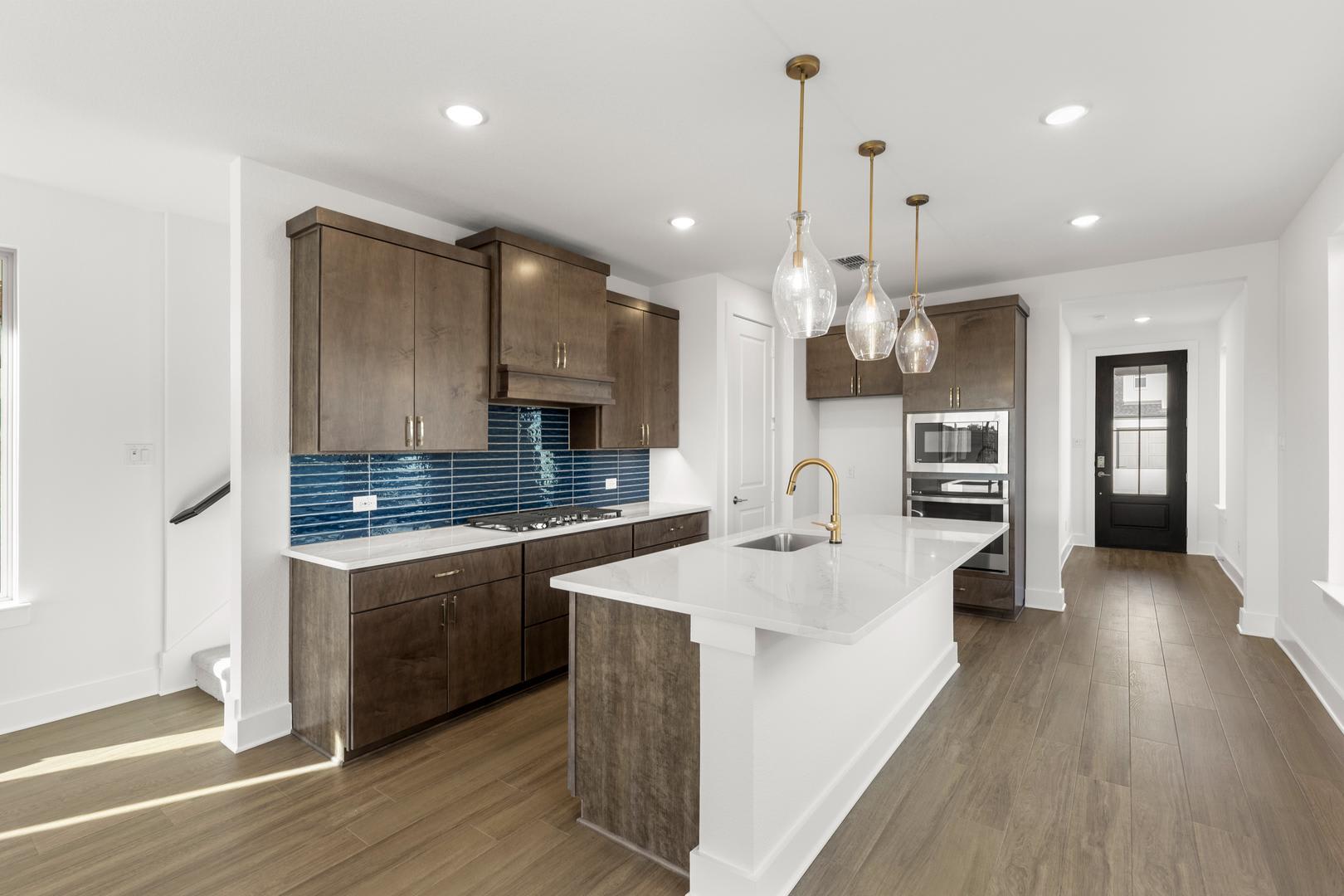 1124 Amaryllis Lane