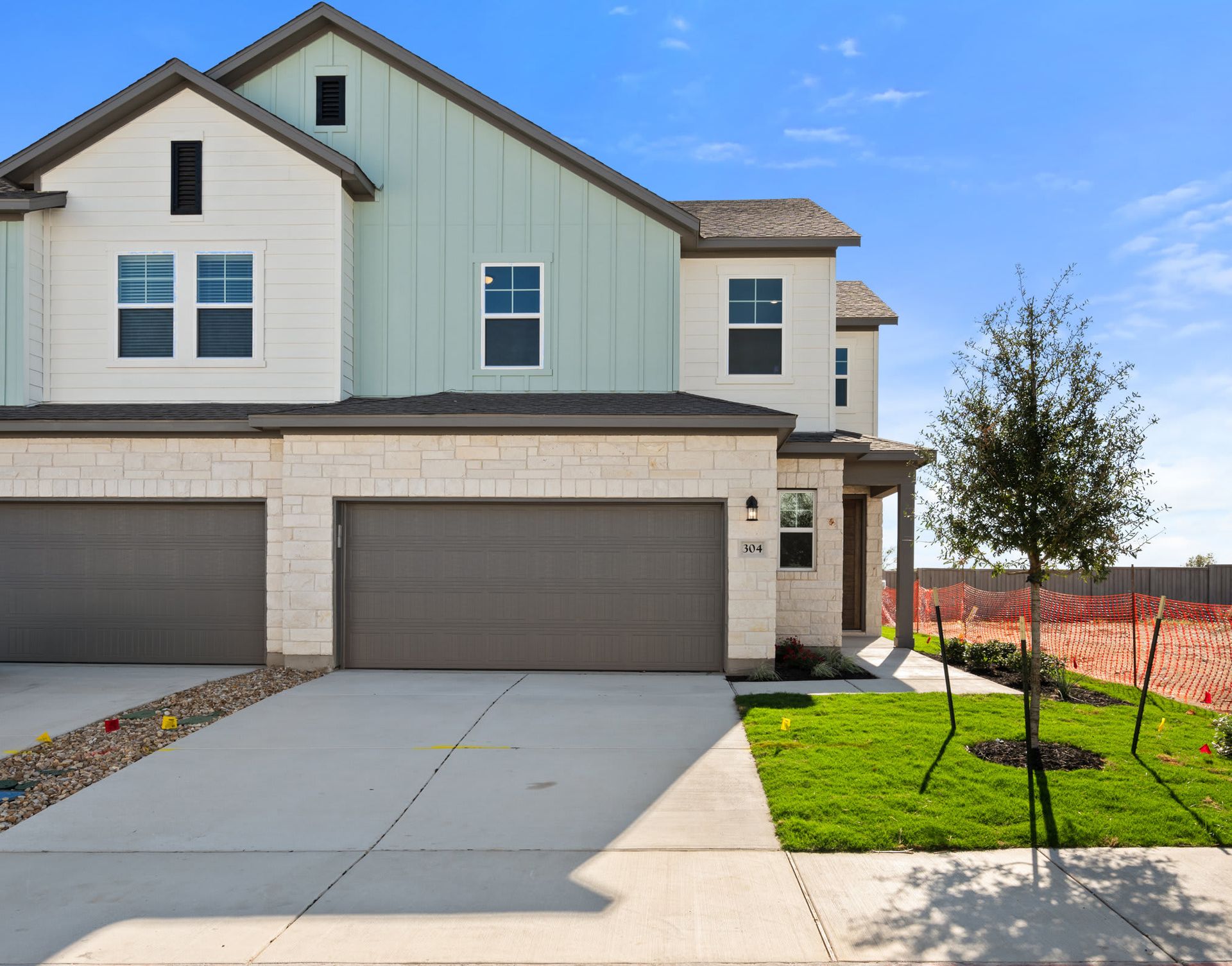 304 Emerie Way