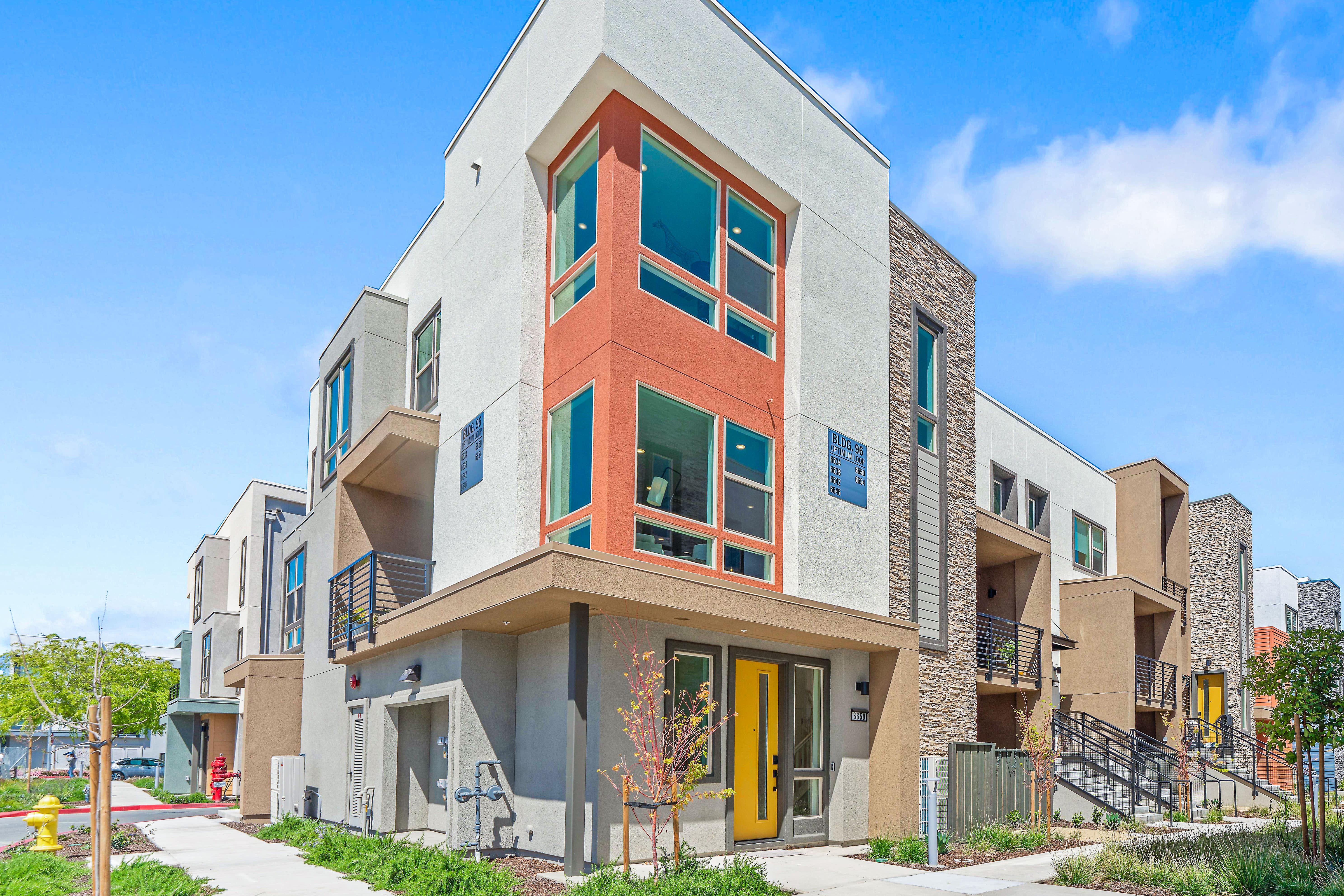 casa en Lotus at UrbanOak por Tri Pointe Homes