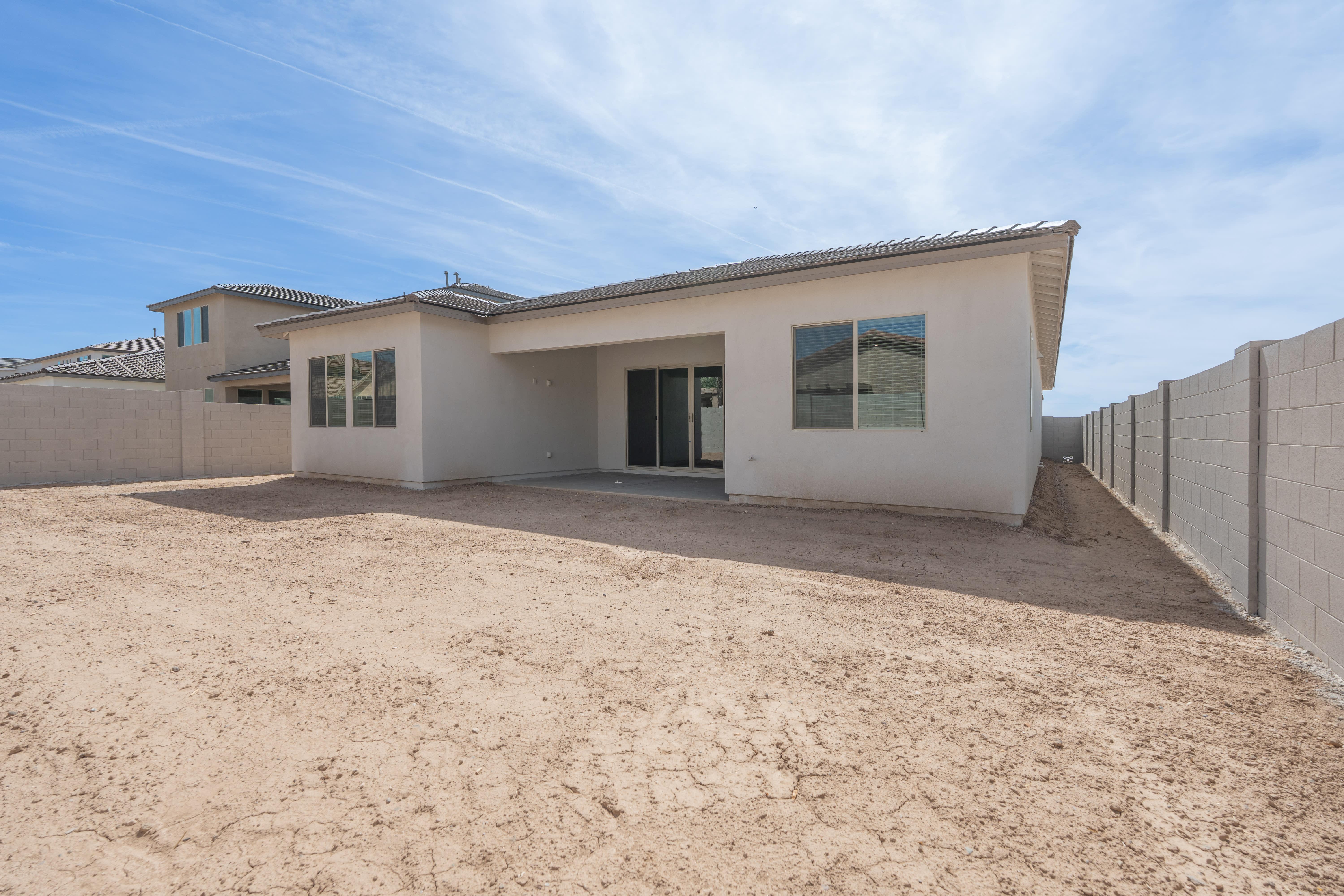 40165 N ALAMEDA DR