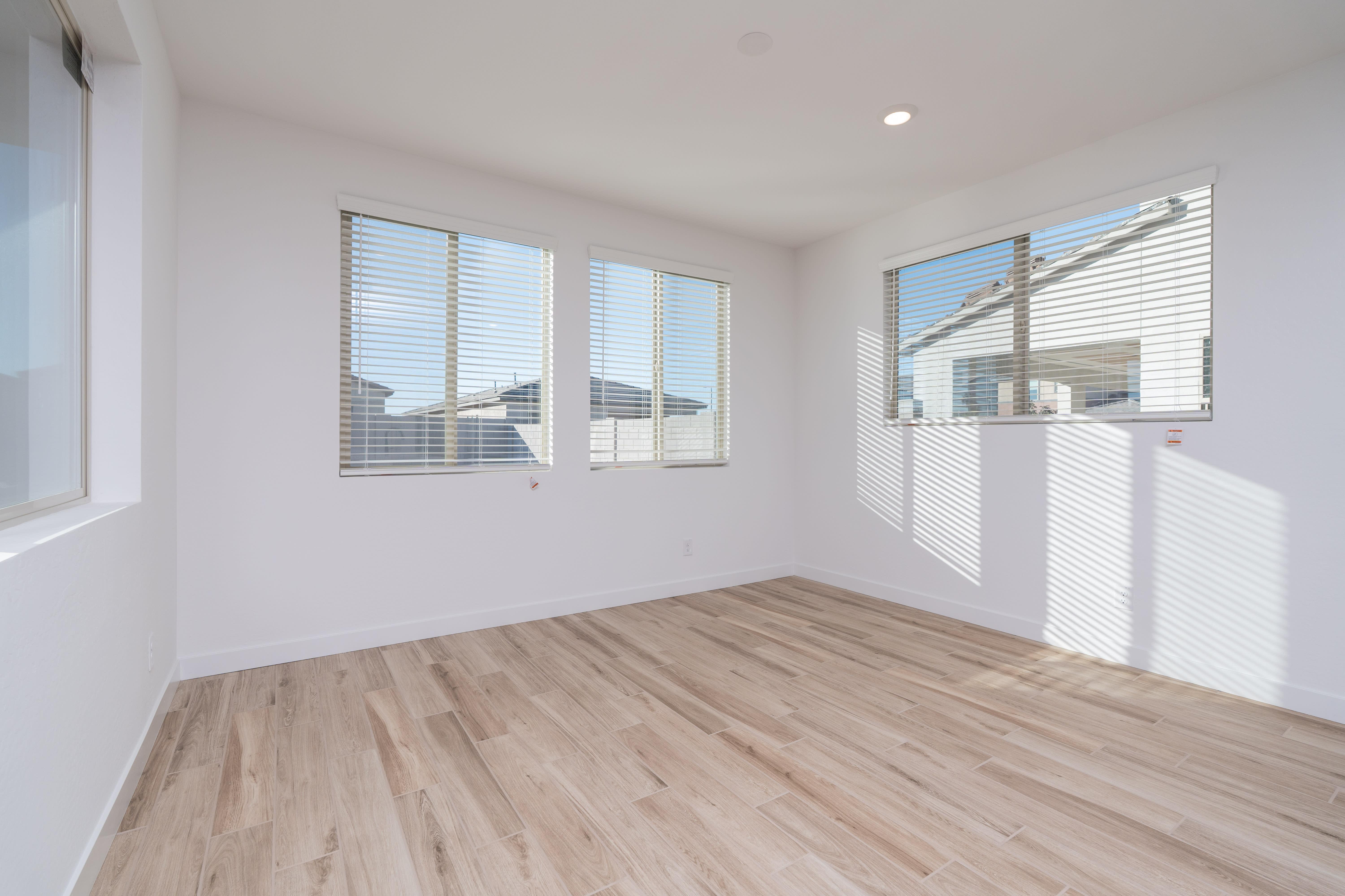351 E LINDO LN