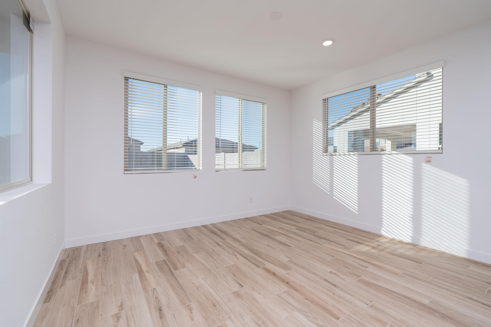351 E Lindo Ln