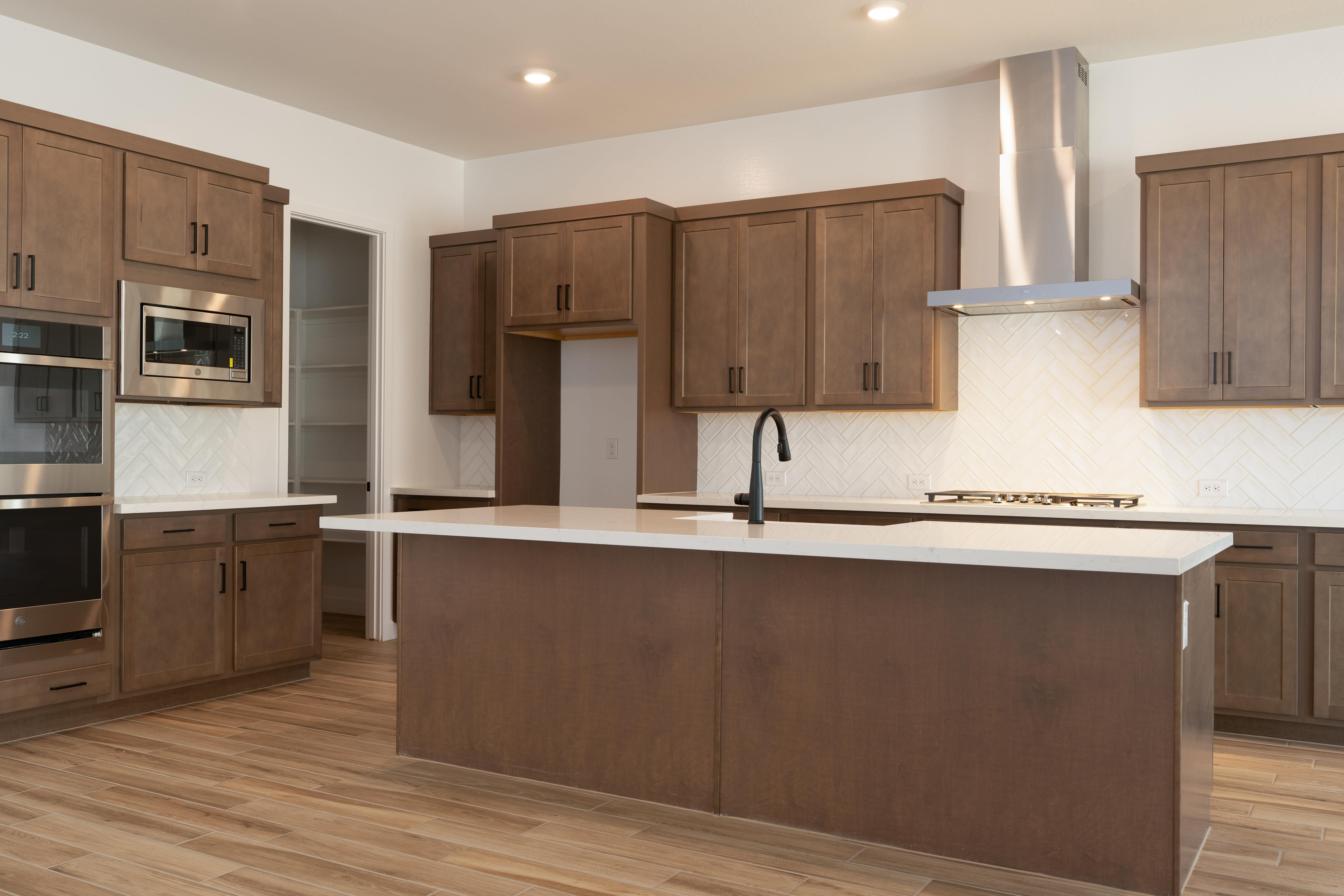 40165 N ALAMEDA DR