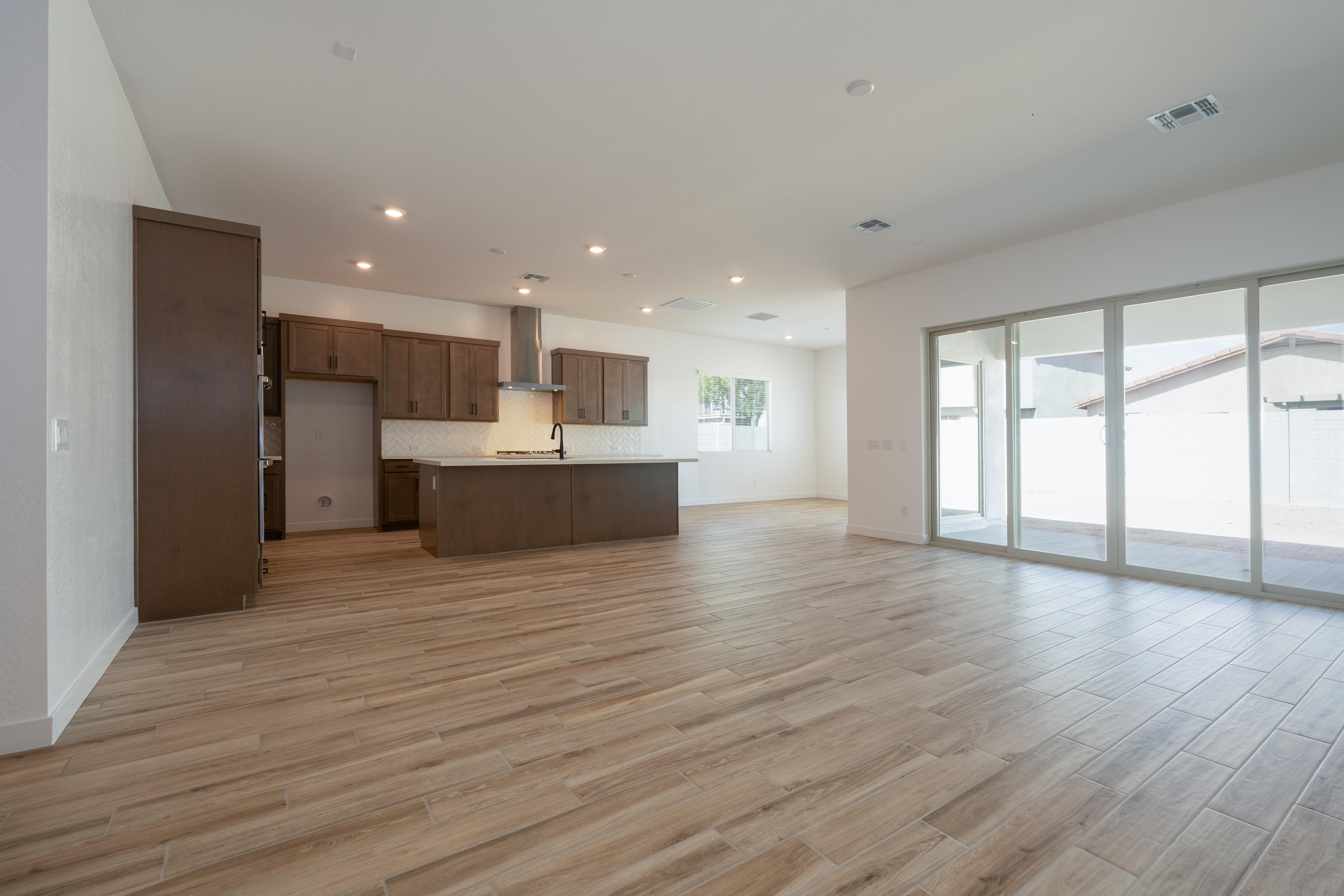 40165 N ALAMEDA DR