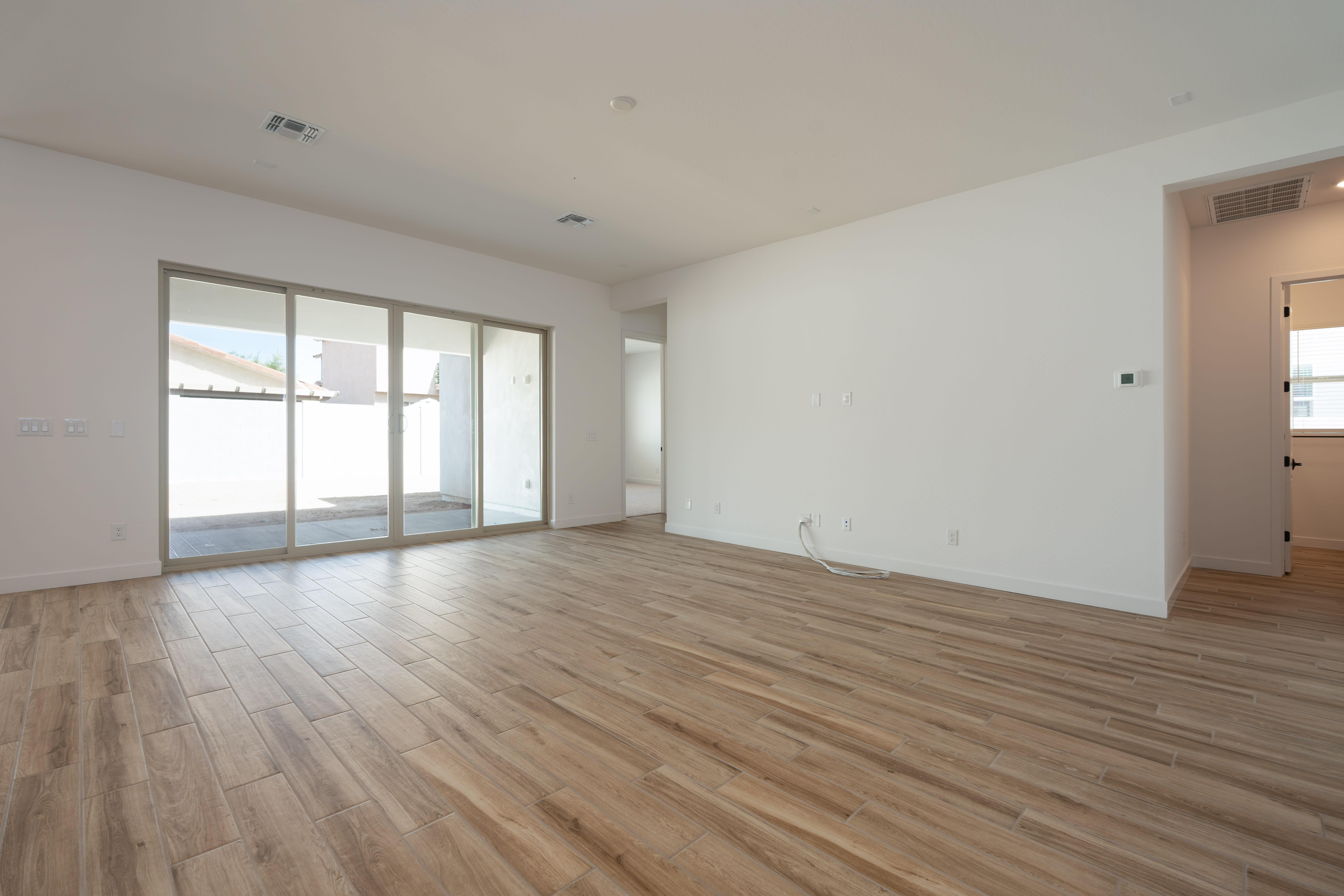 40165 N ALAMEDA DR
