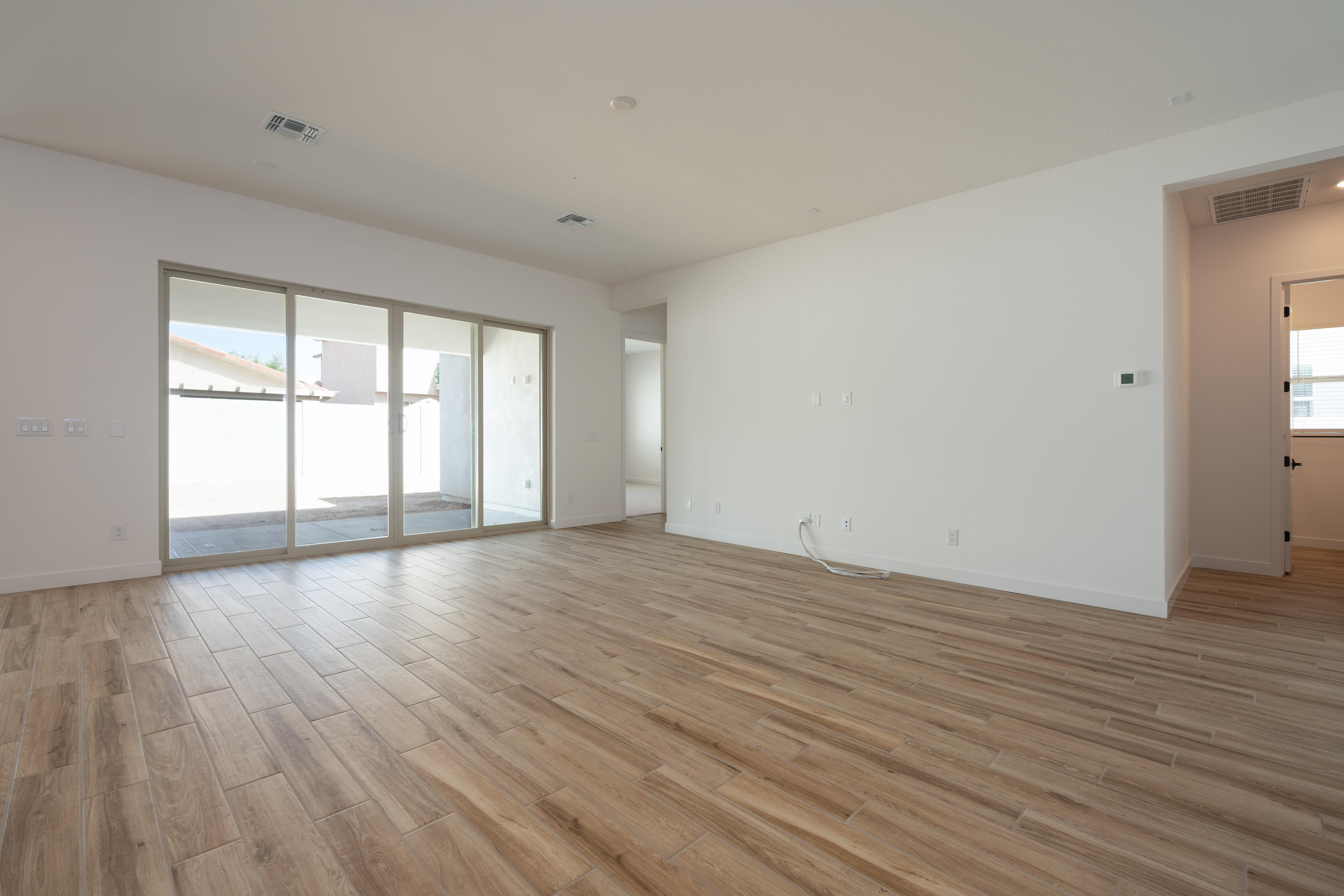 40165 N ALAMEDA DR