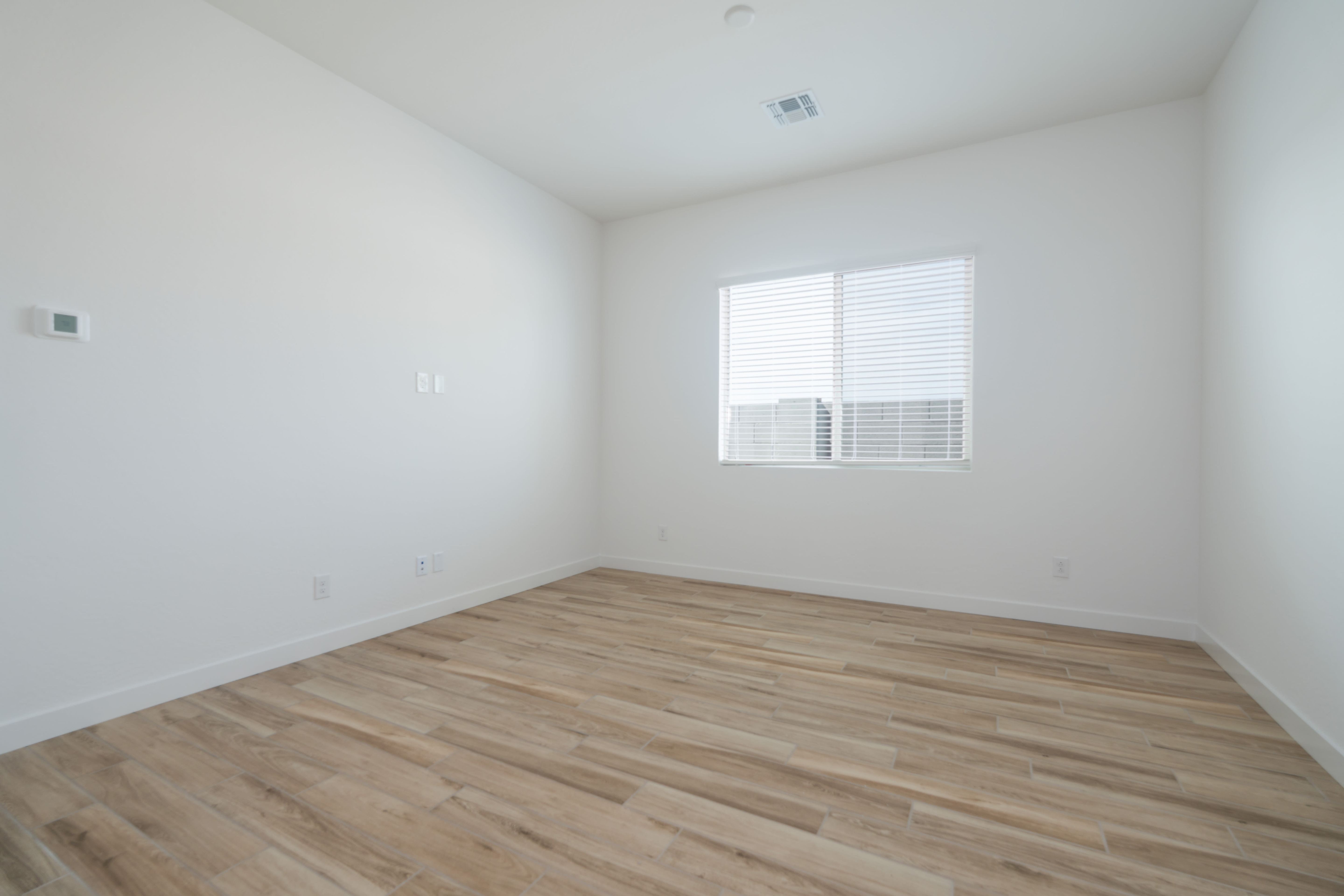 40165 N ALAMEDA DR
