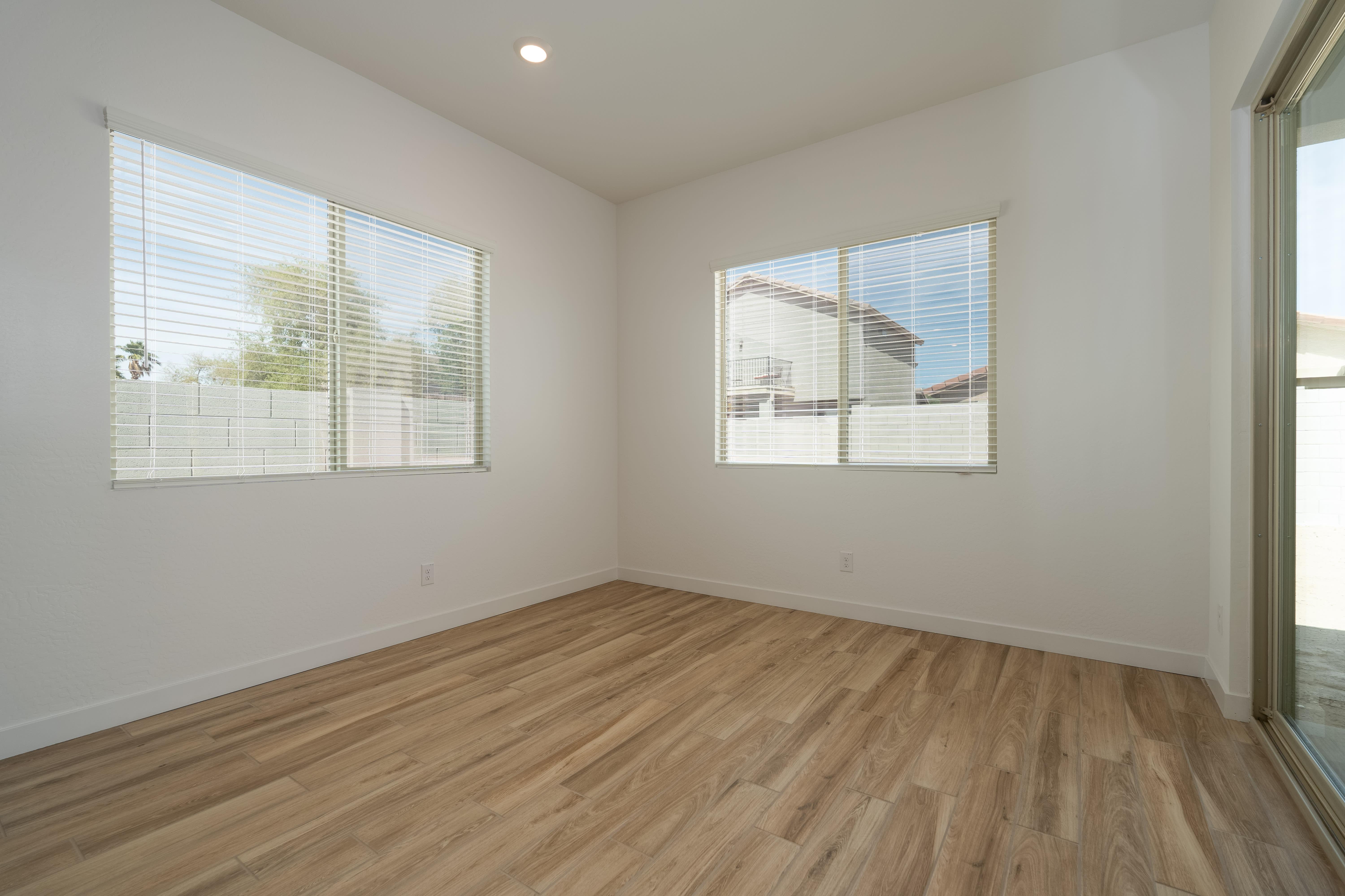 40165 N ALAMEDA DR