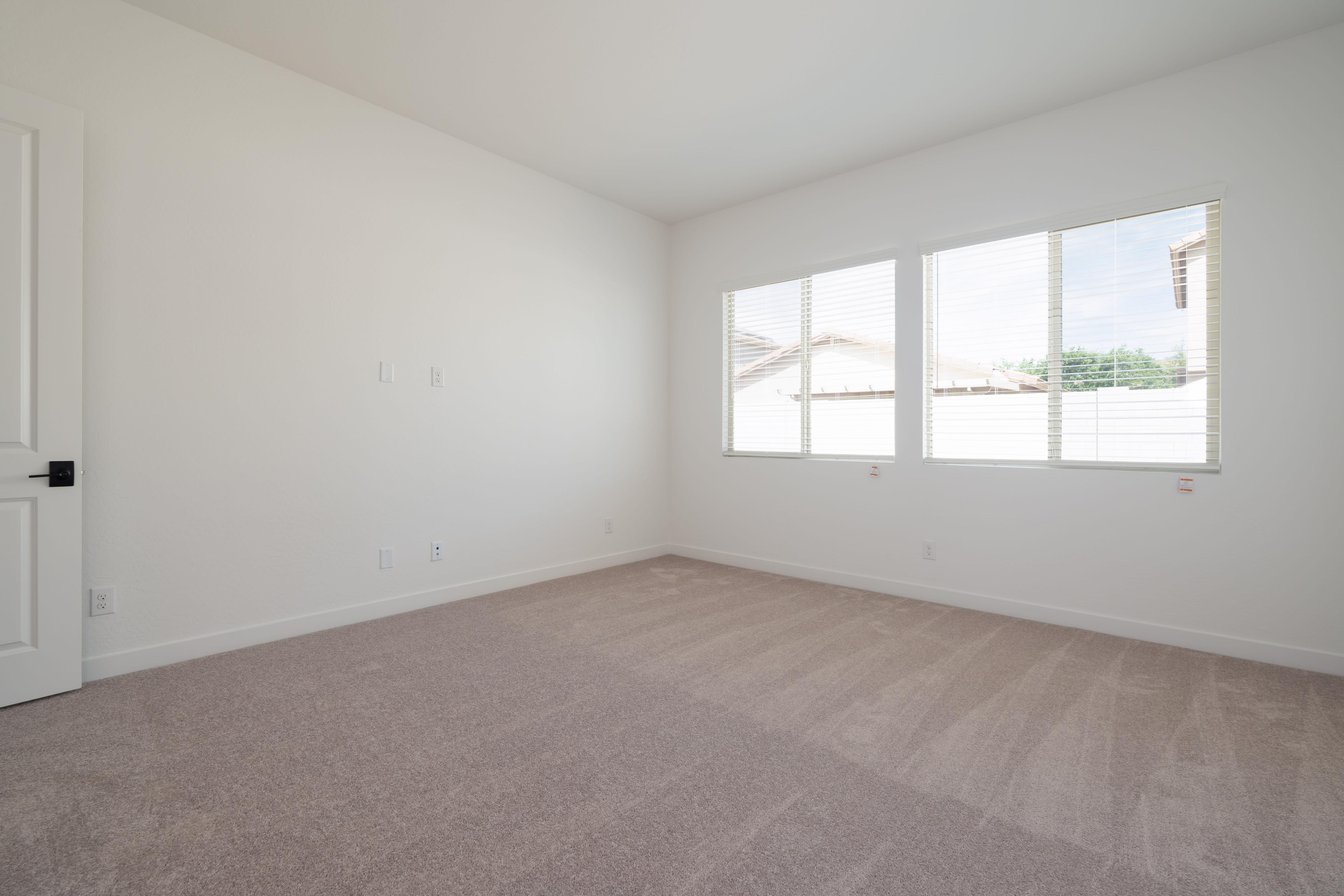 40165 N ALAMEDA DR