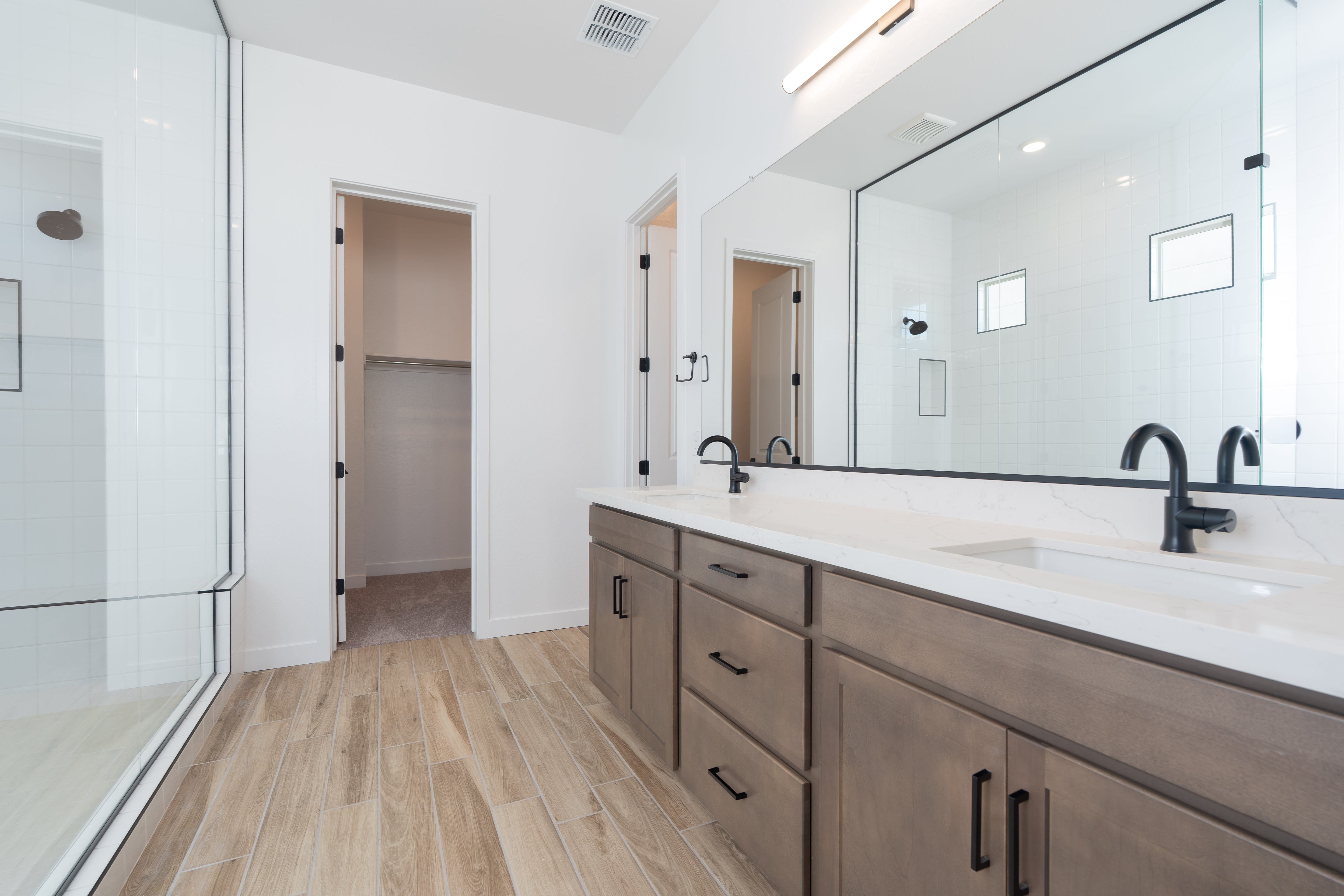 40165 N ALAMEDA DR