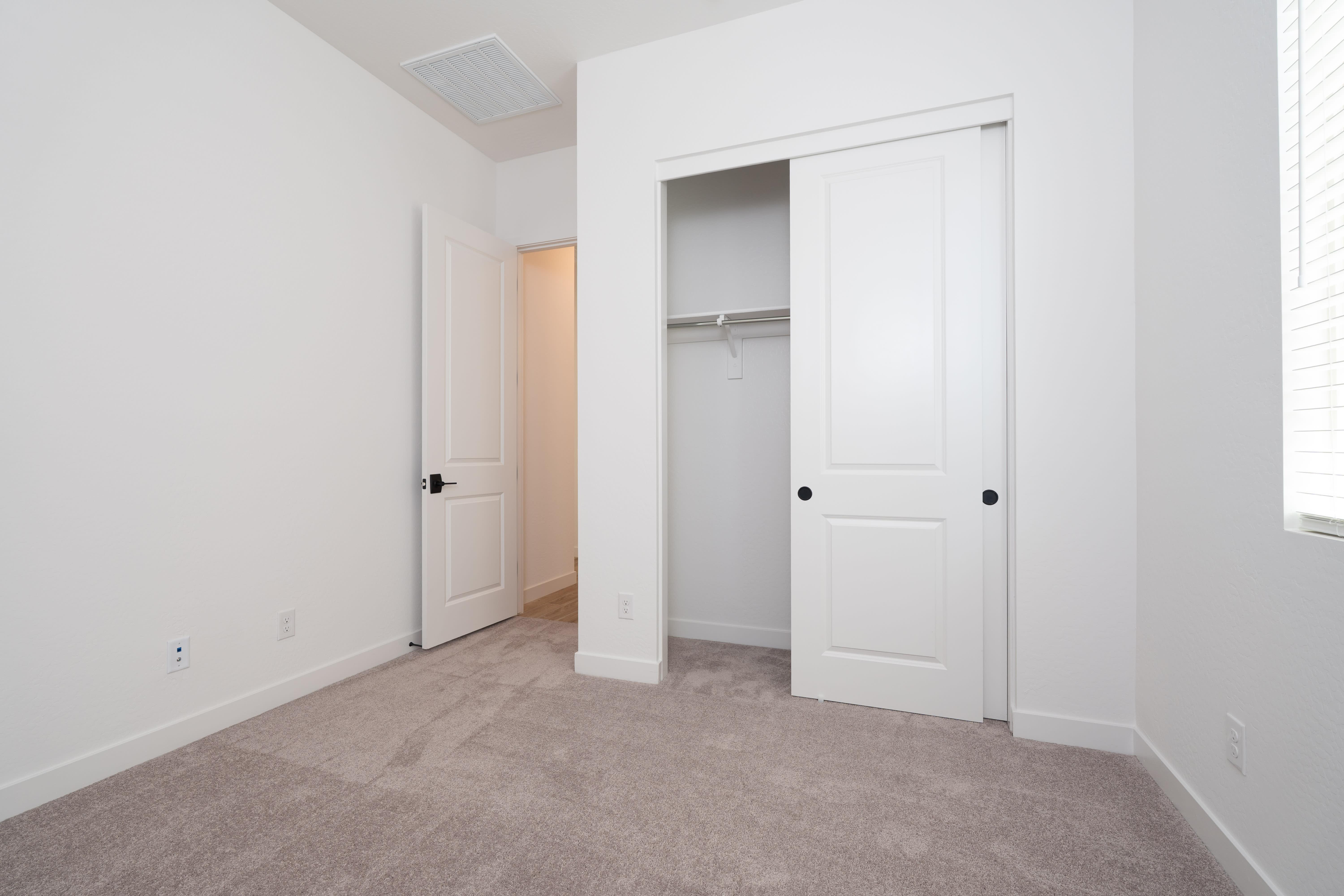 40165 N ALAMEDA DR