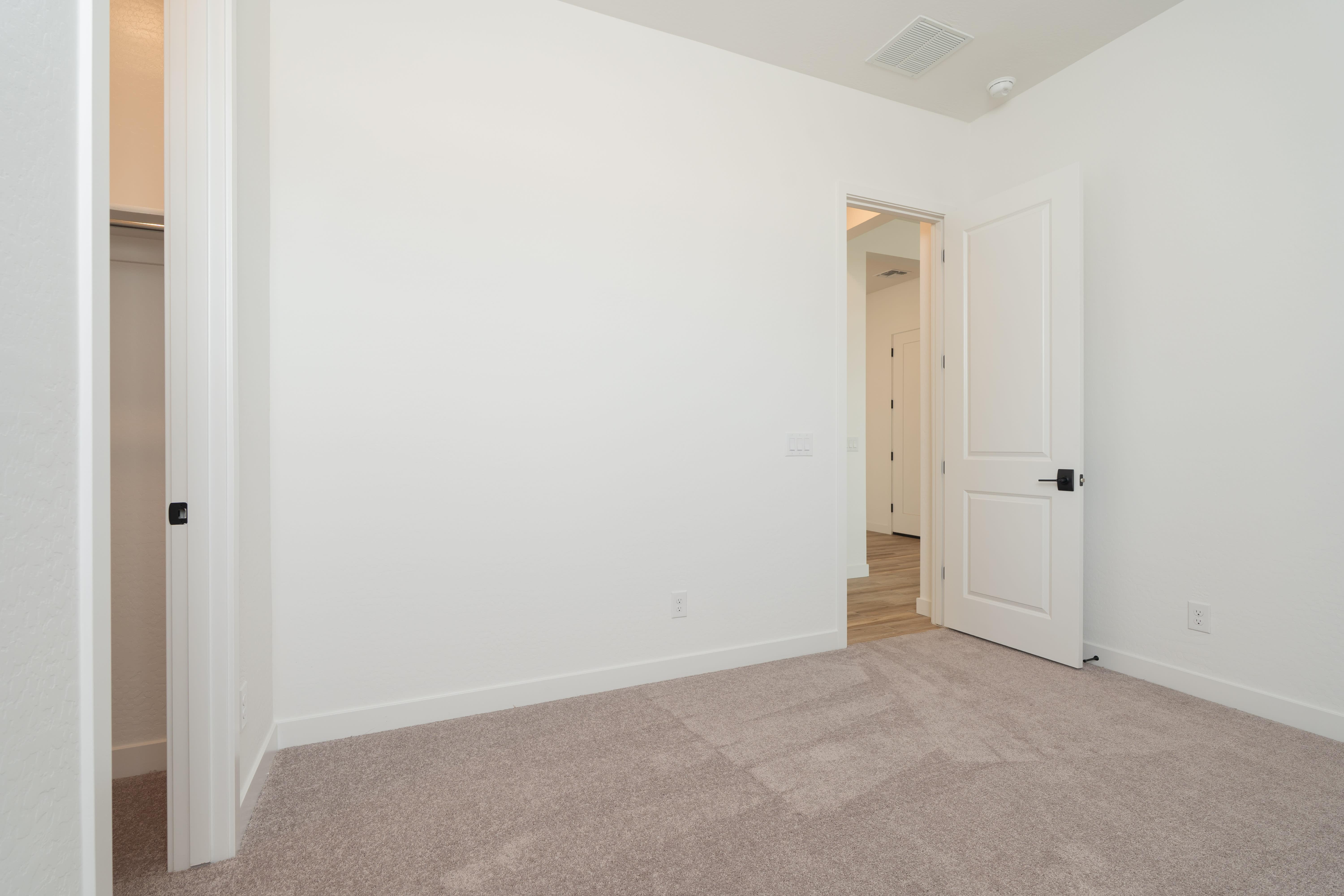 40165 N ALAMEDA DR