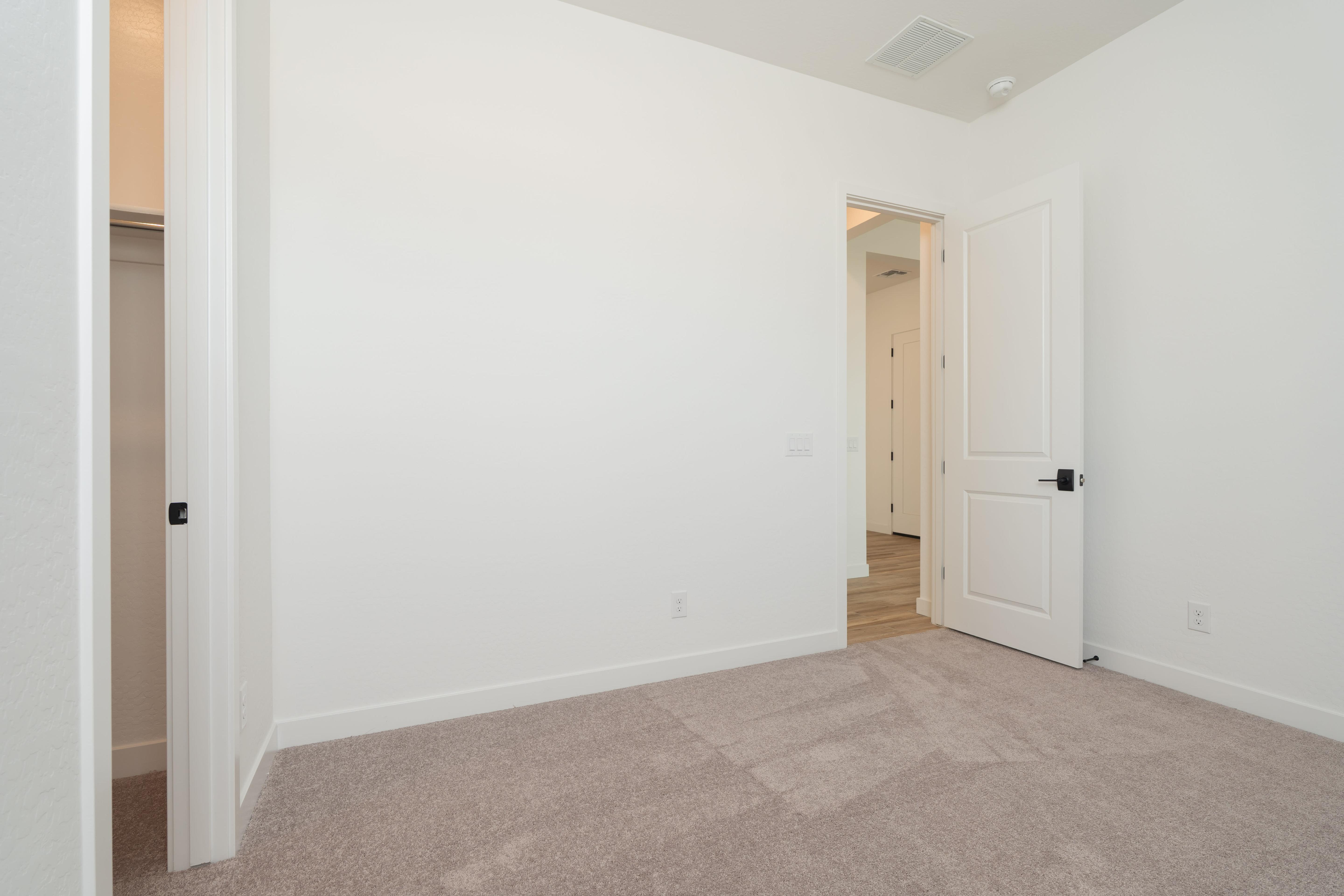 40165 N ALAMEDA DR