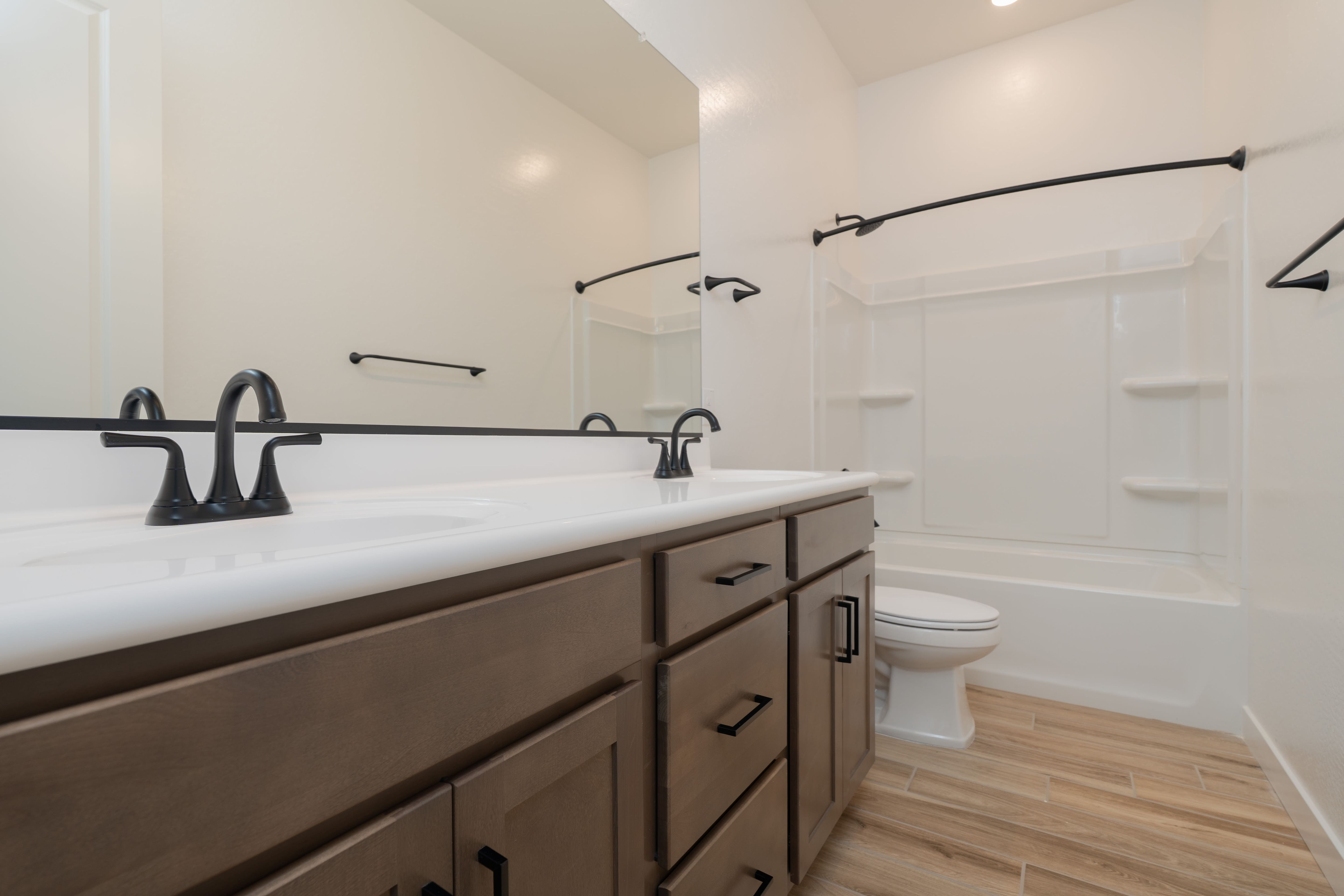 40165 N ALAMEDA DR