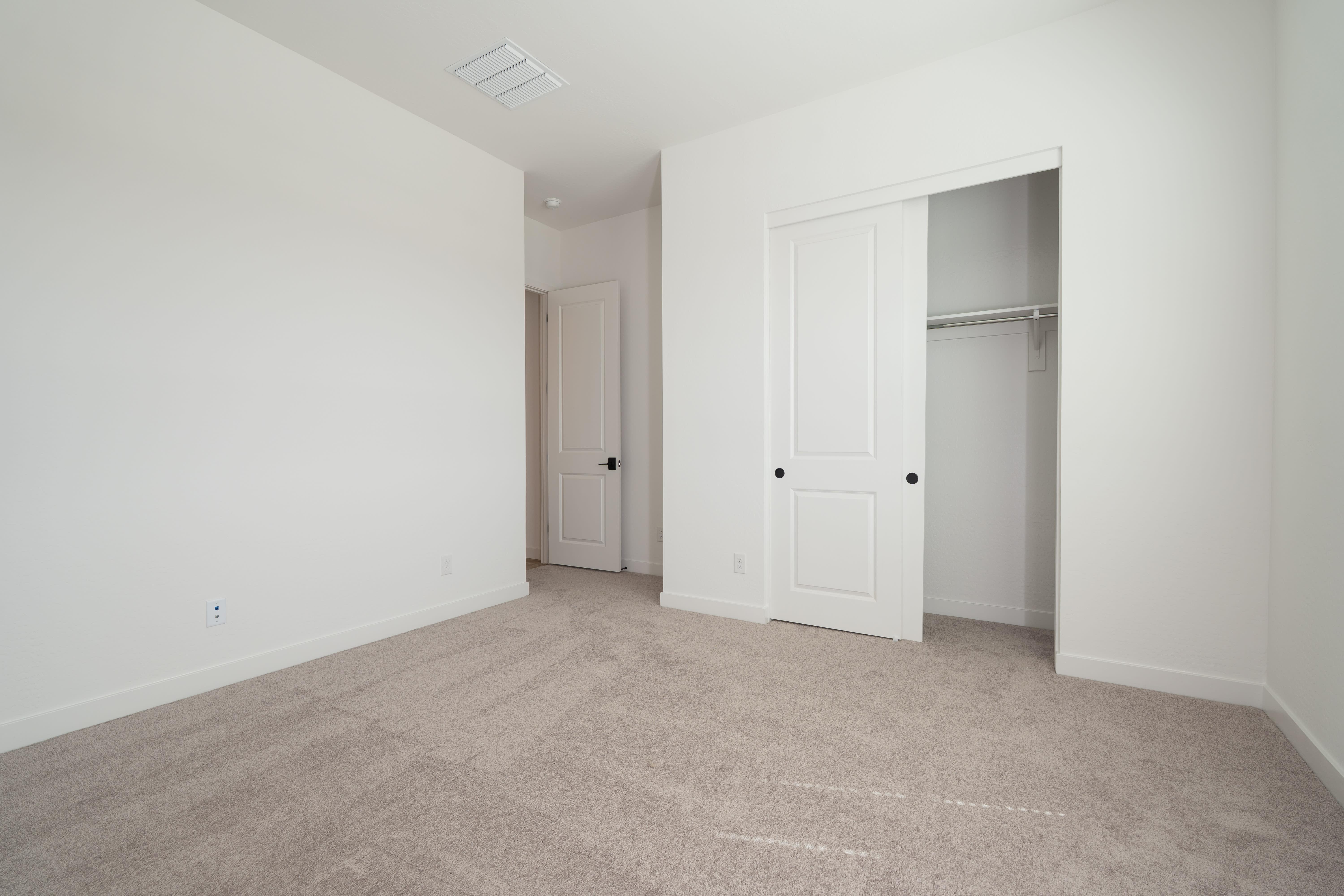 40165 N ALAMEDA DR