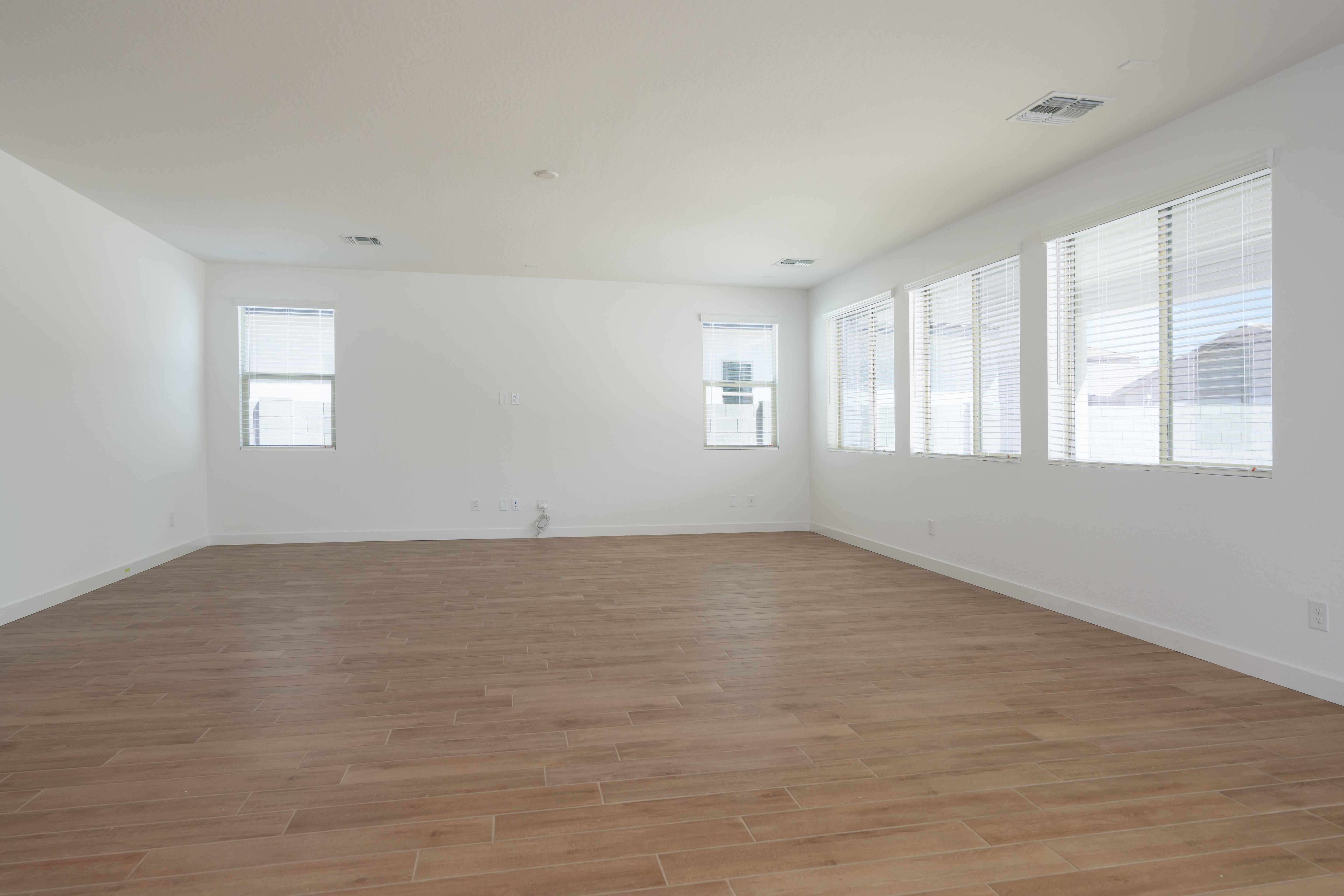 40113 N ALAMEDA DR