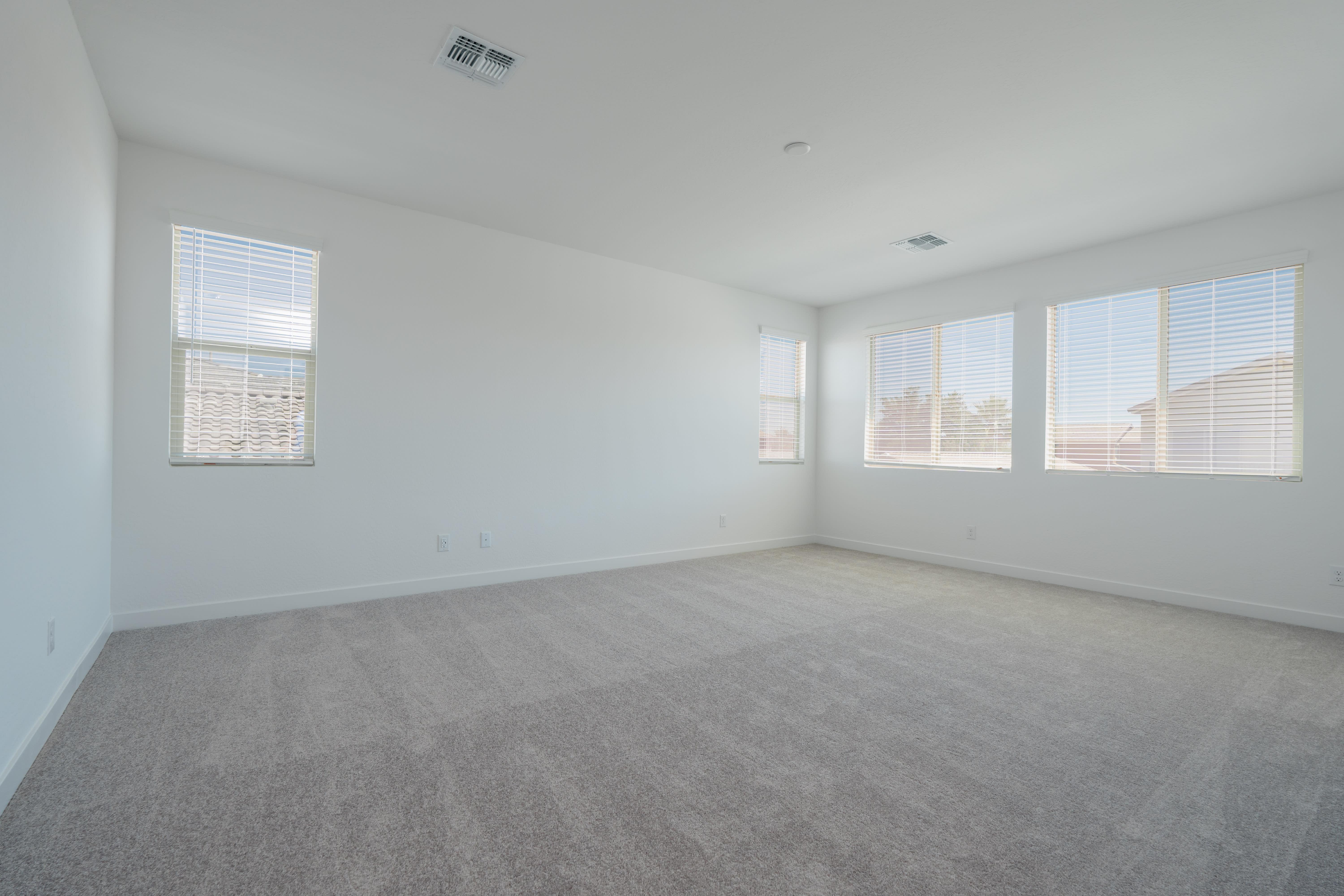 40113 N ALAMEDA DR