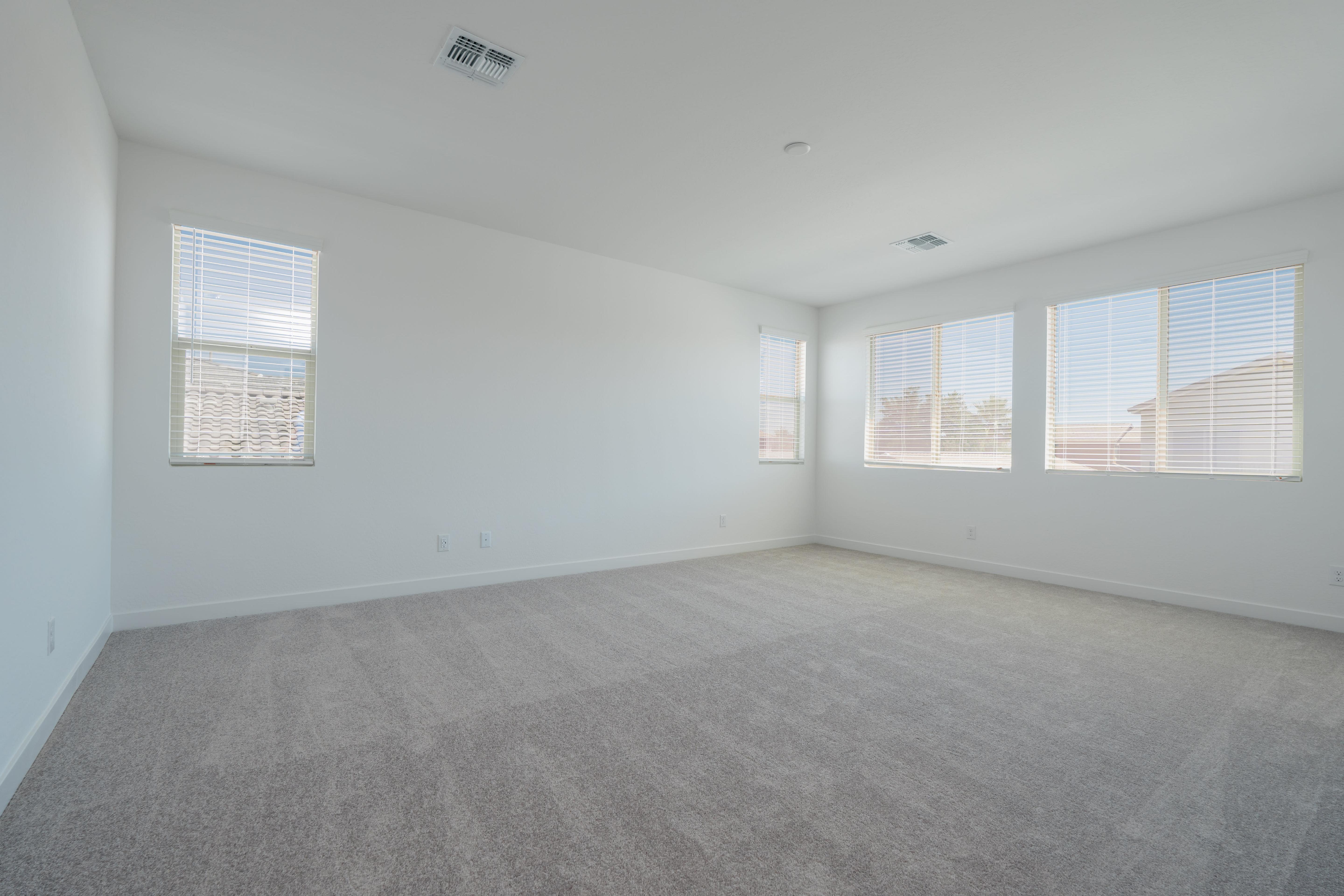 40113 N ALAMEDA DR