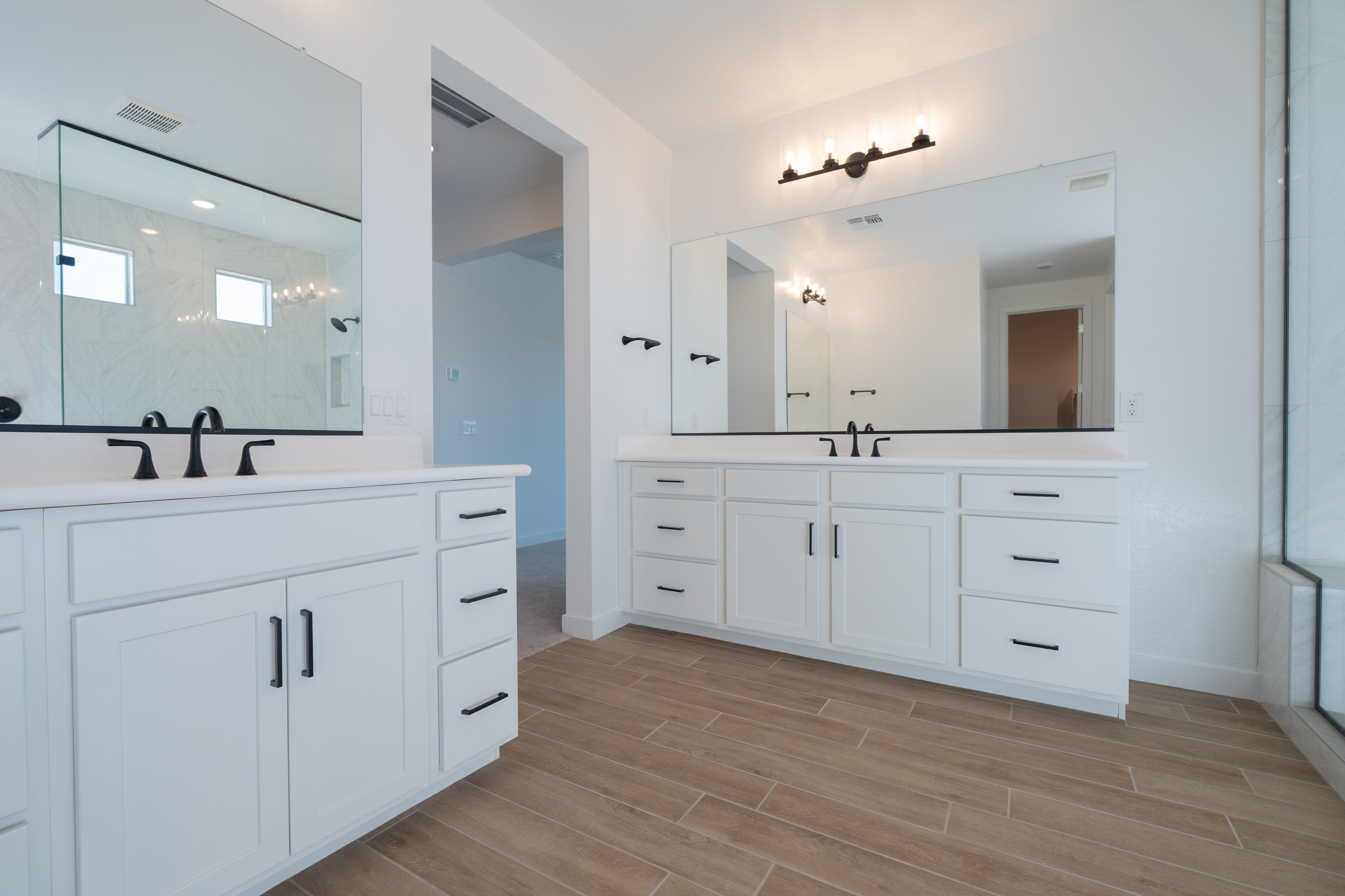 40113 N ALAMEDA DR