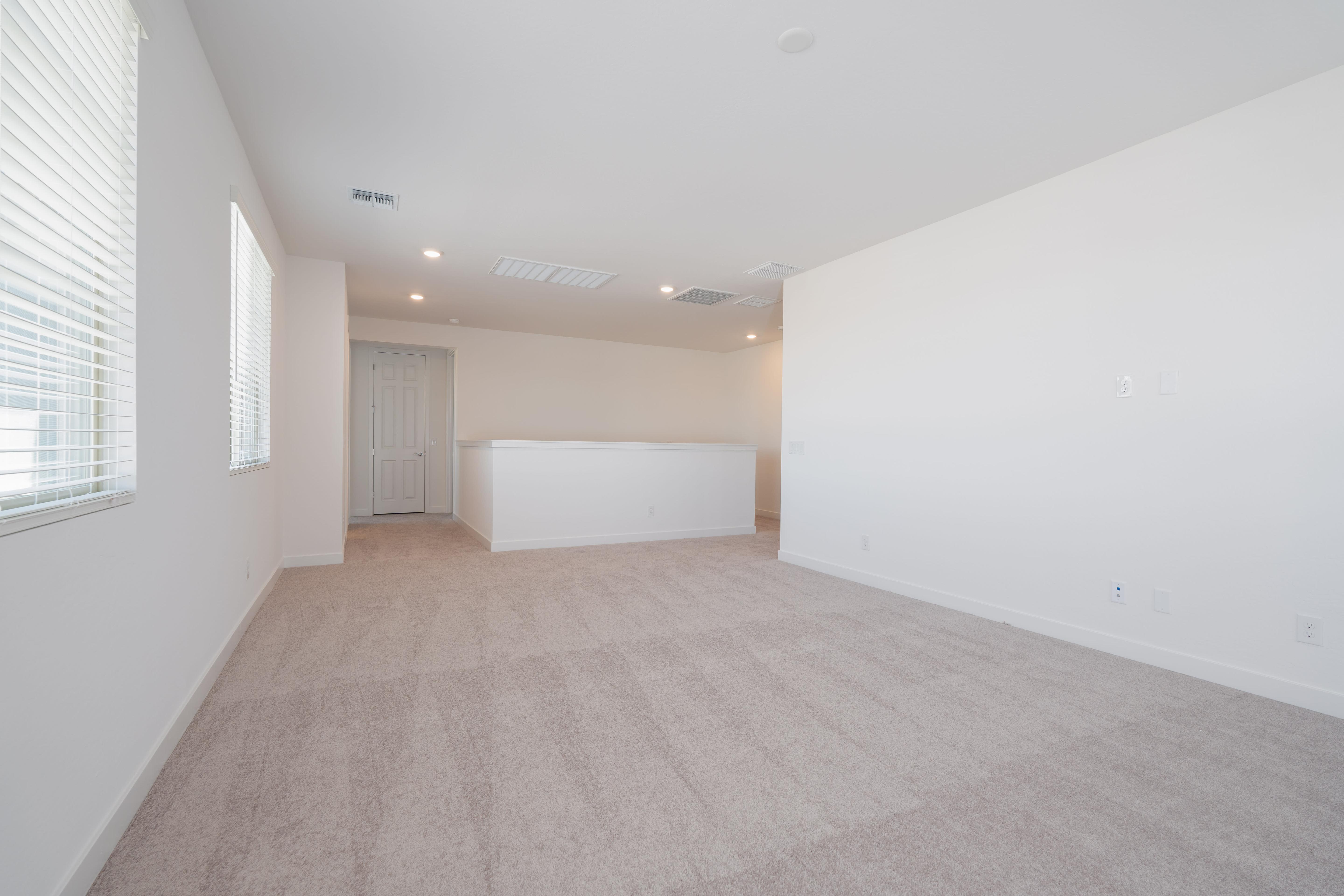 40113 N ALAMEDA DR