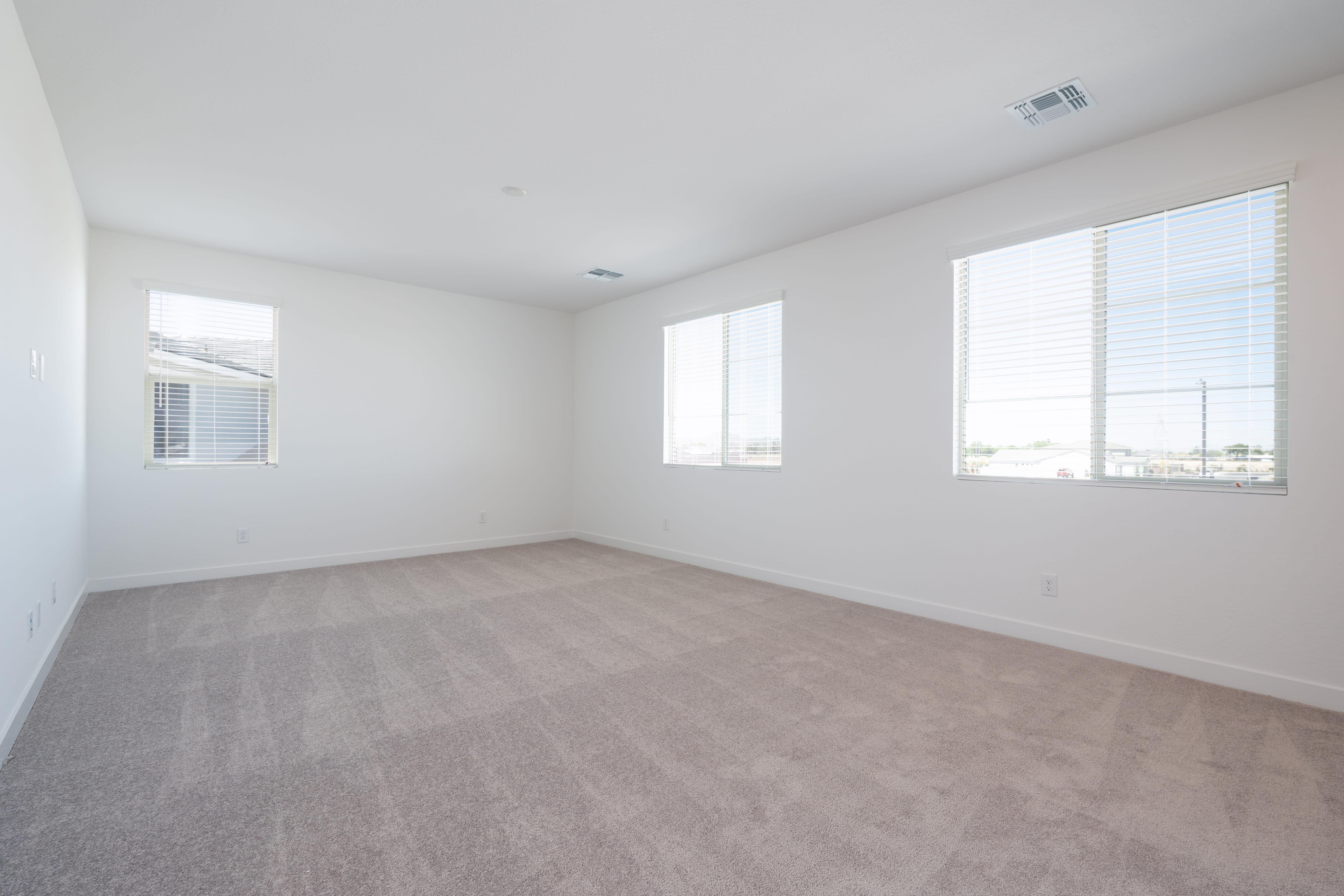 40113 N ALAMEDA DR
