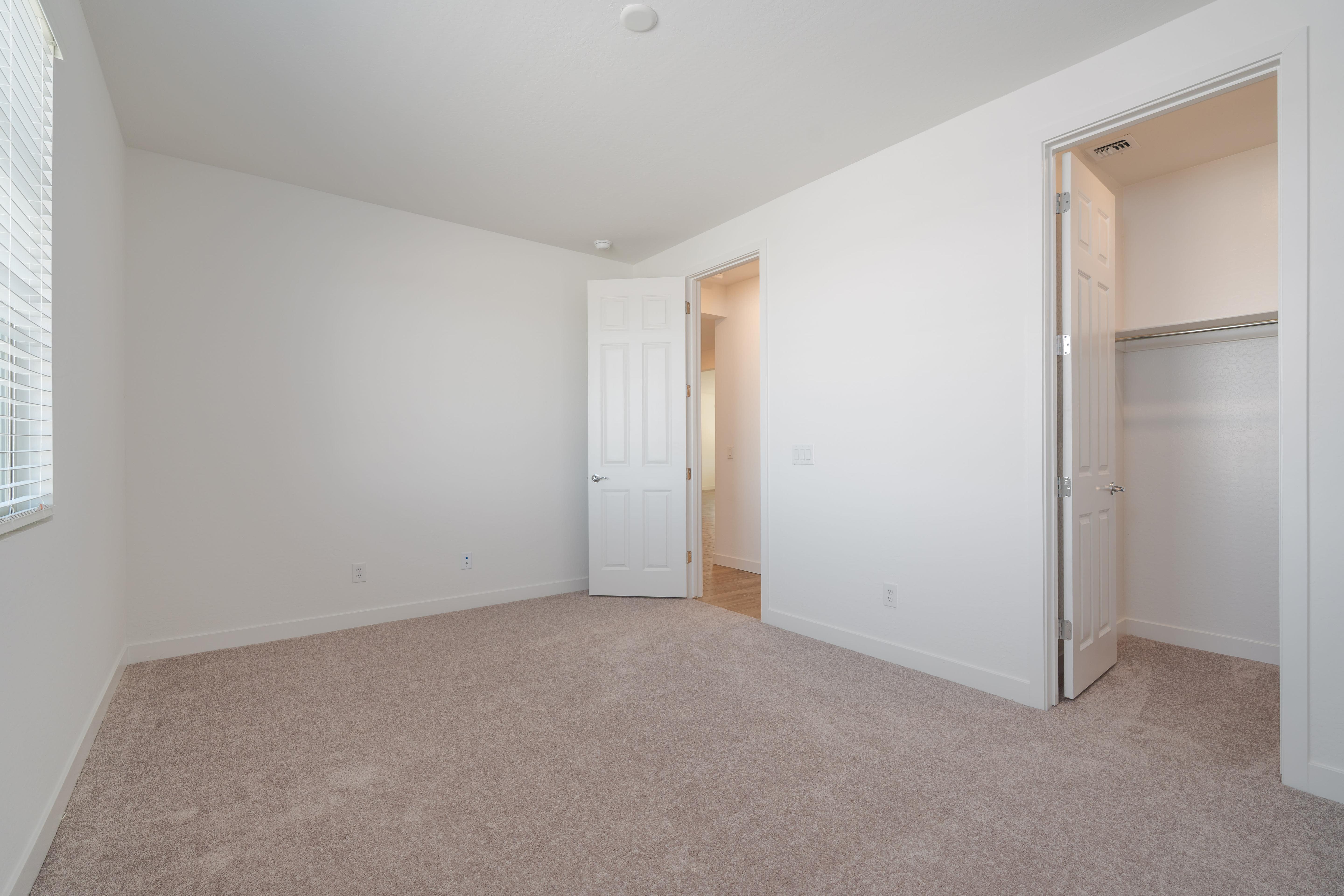 40113 N ALAMEDA DR