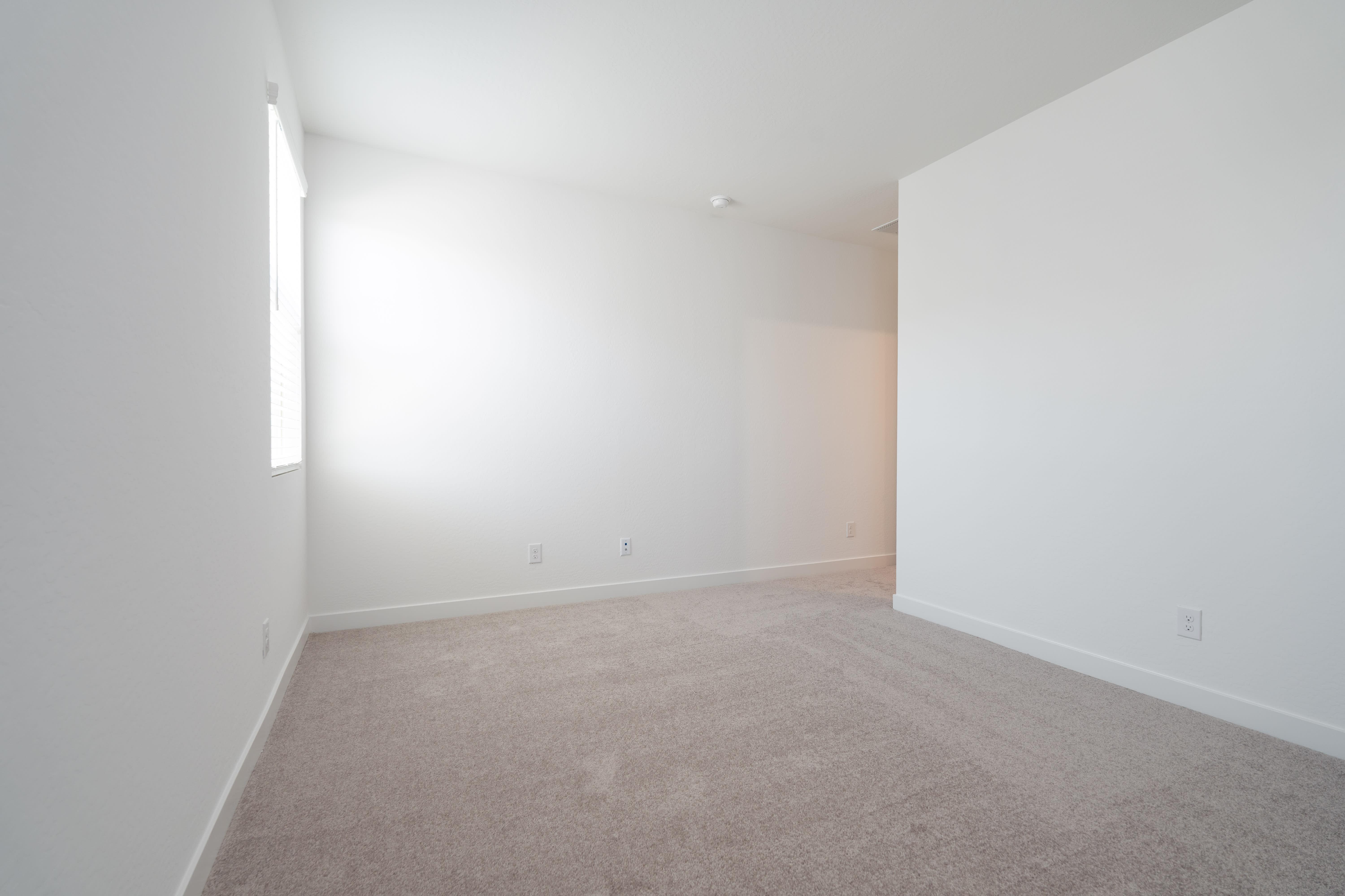 40113 N ALAMEDA DR