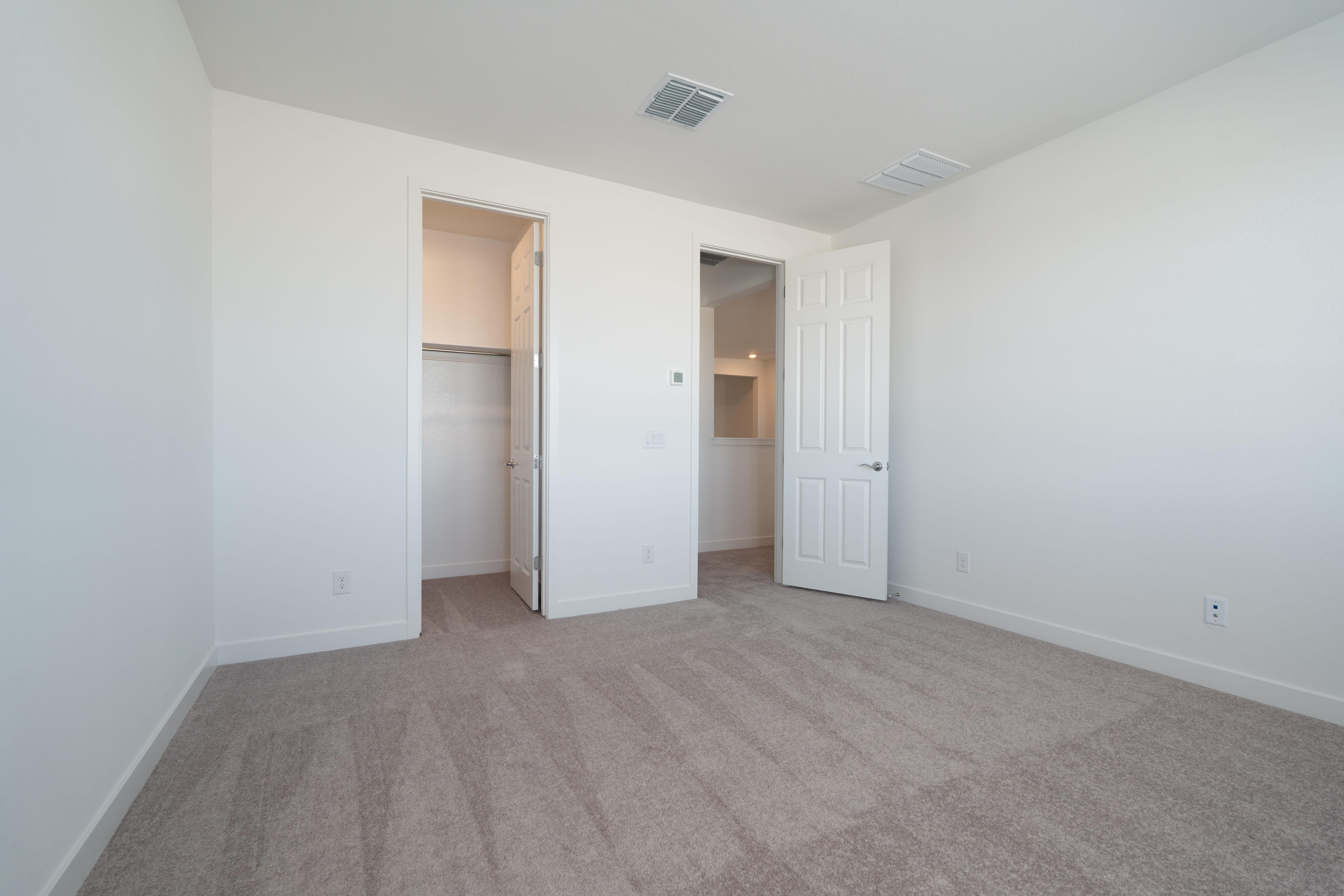 40113 N ALAMEDA DR