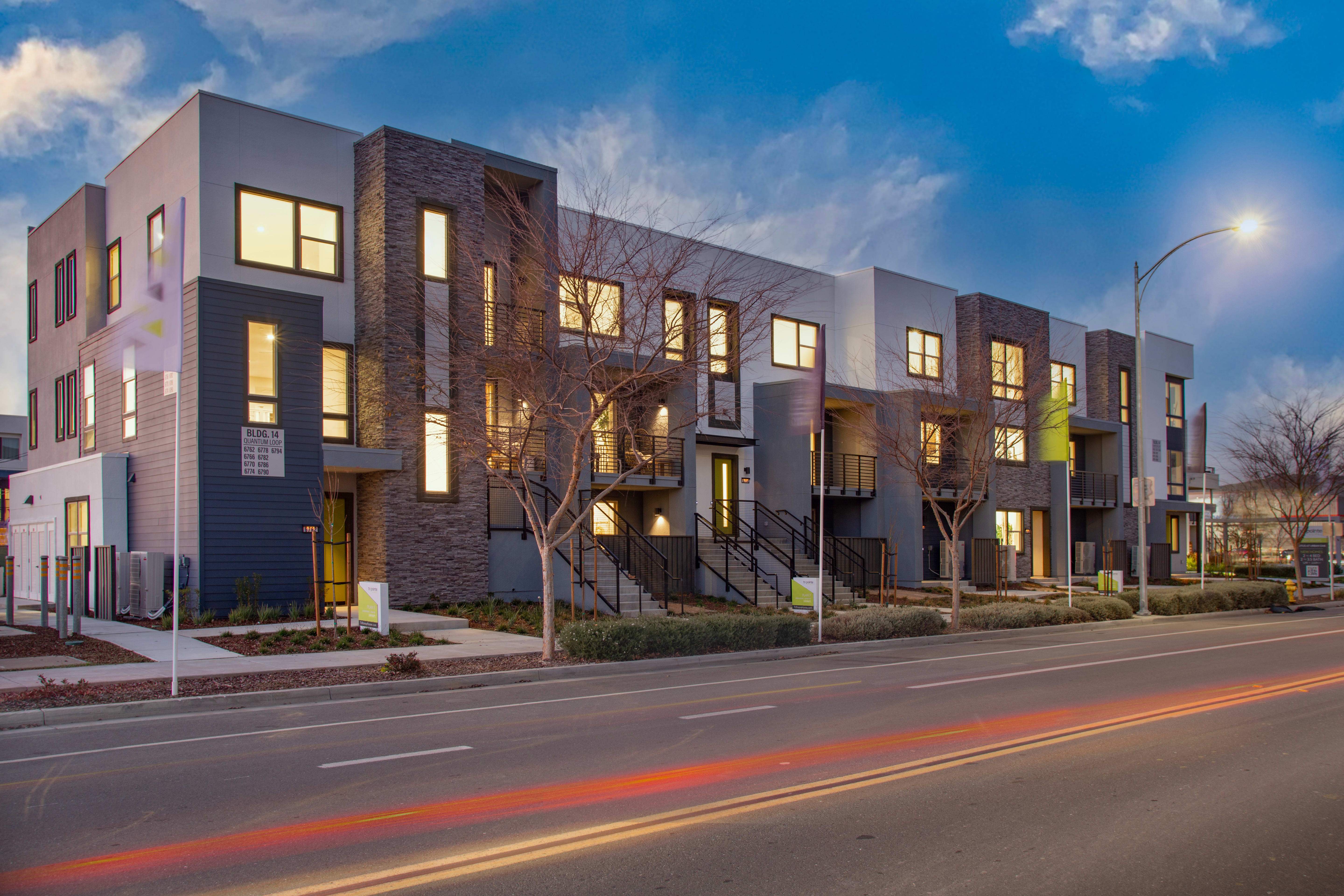 casa en Lotus at UrbanOak por Tri Pointe Homes