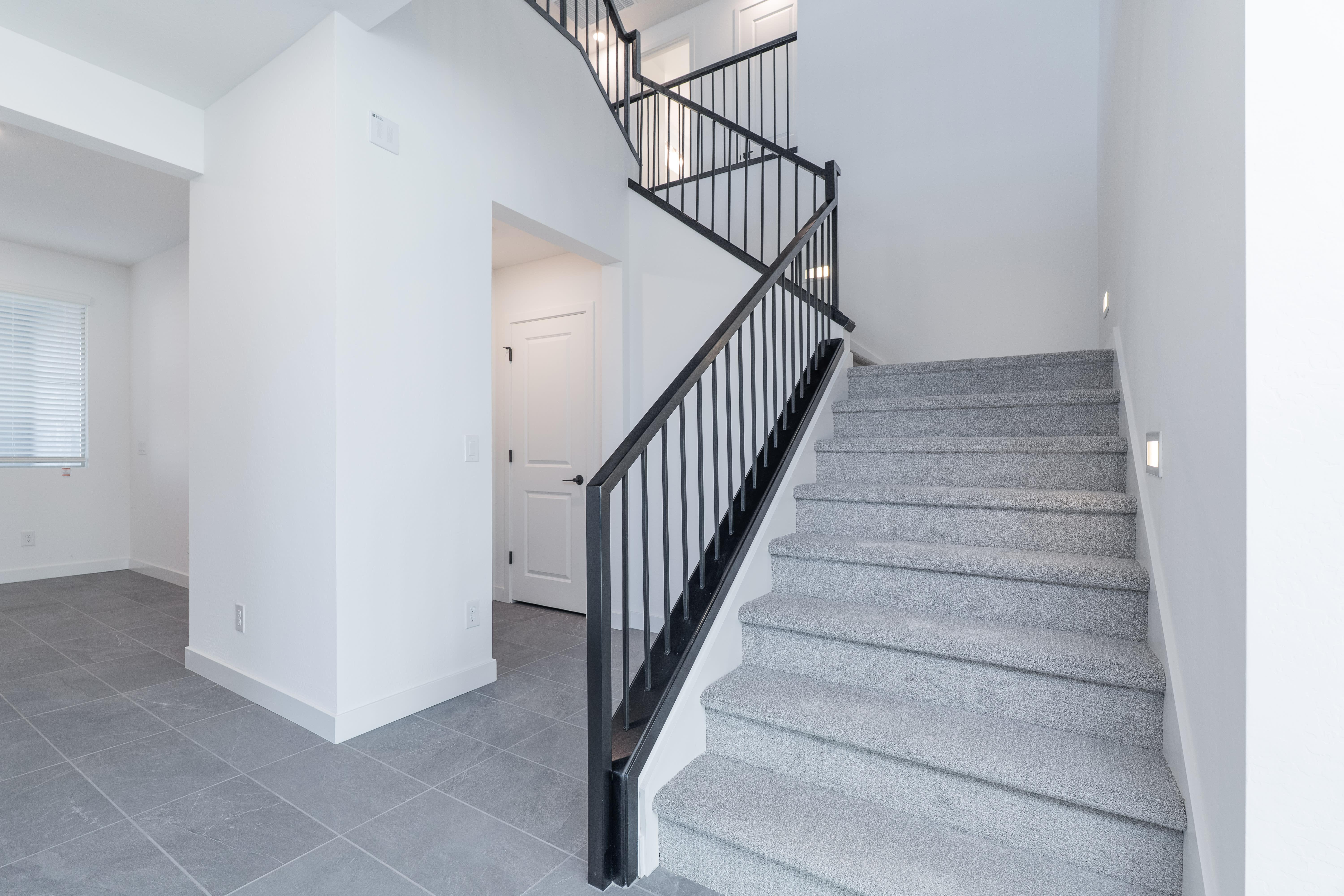 445 E LA ESTELA LN