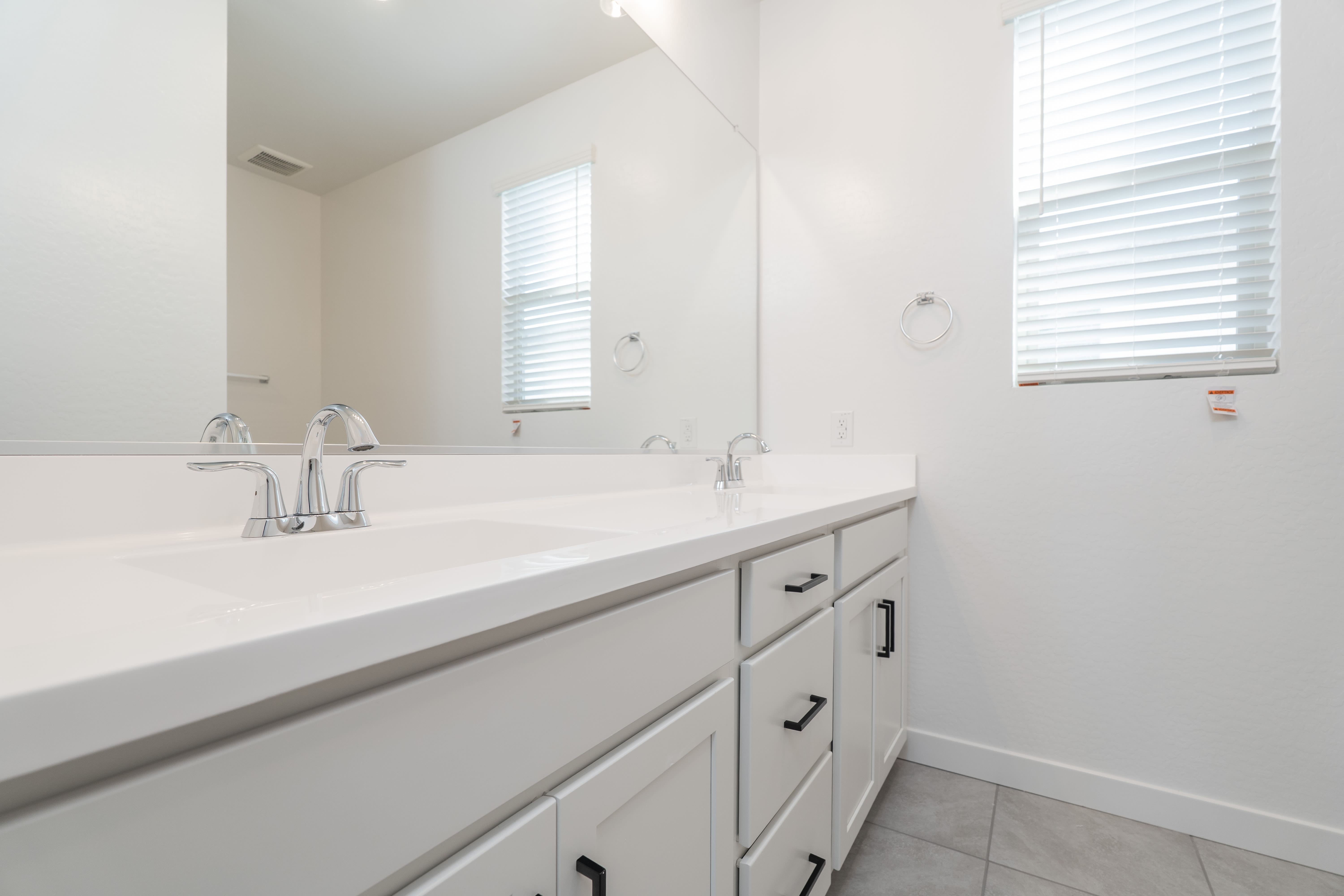 445 E LA ESTELA LN