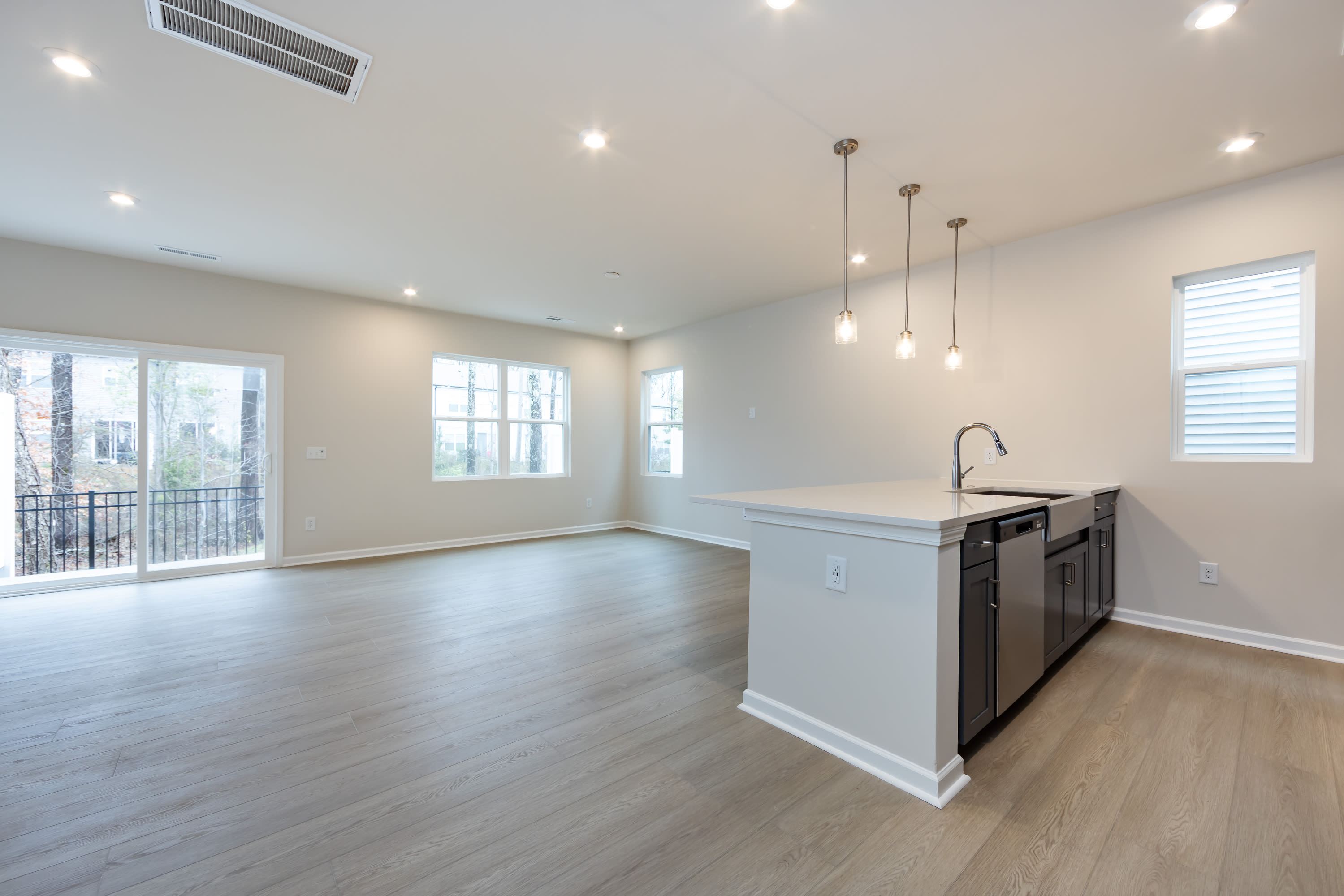 6017 Longar Lane