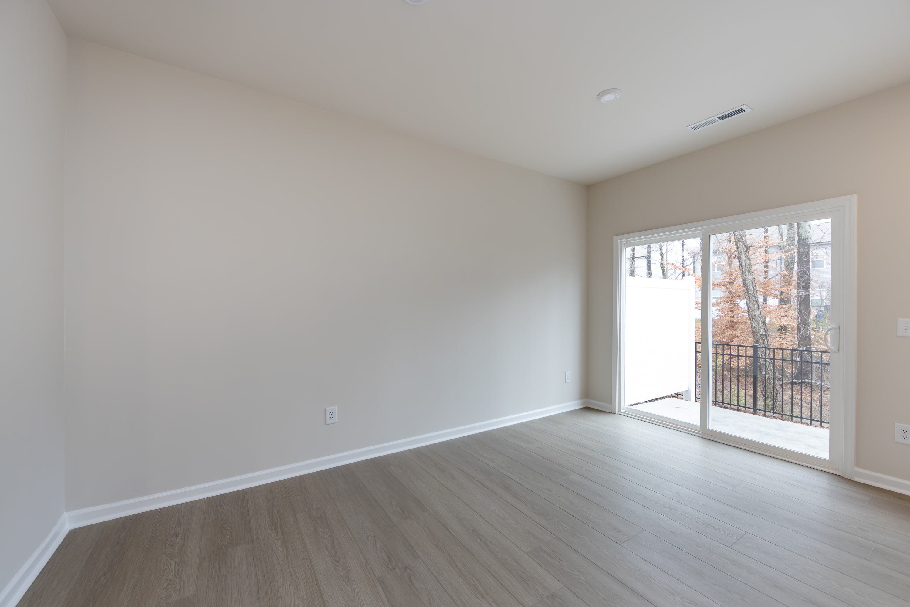 6017 Longar Lane