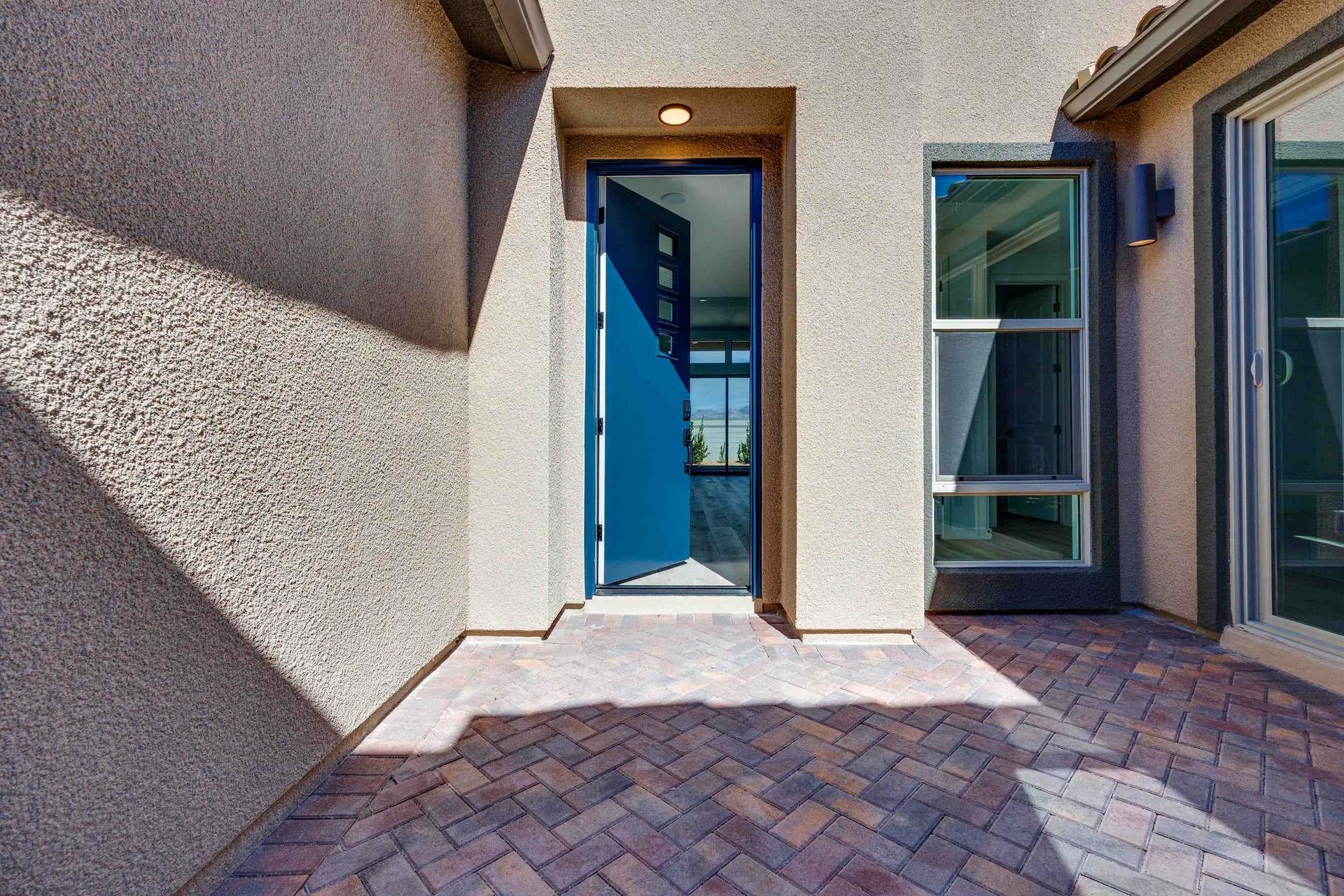 10312 Peako Hills Avenue