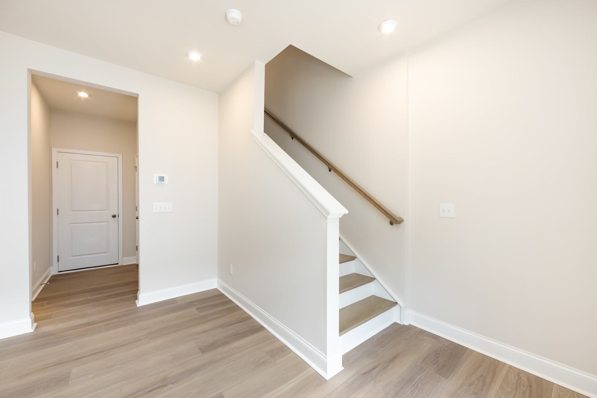 909 Archway Ln