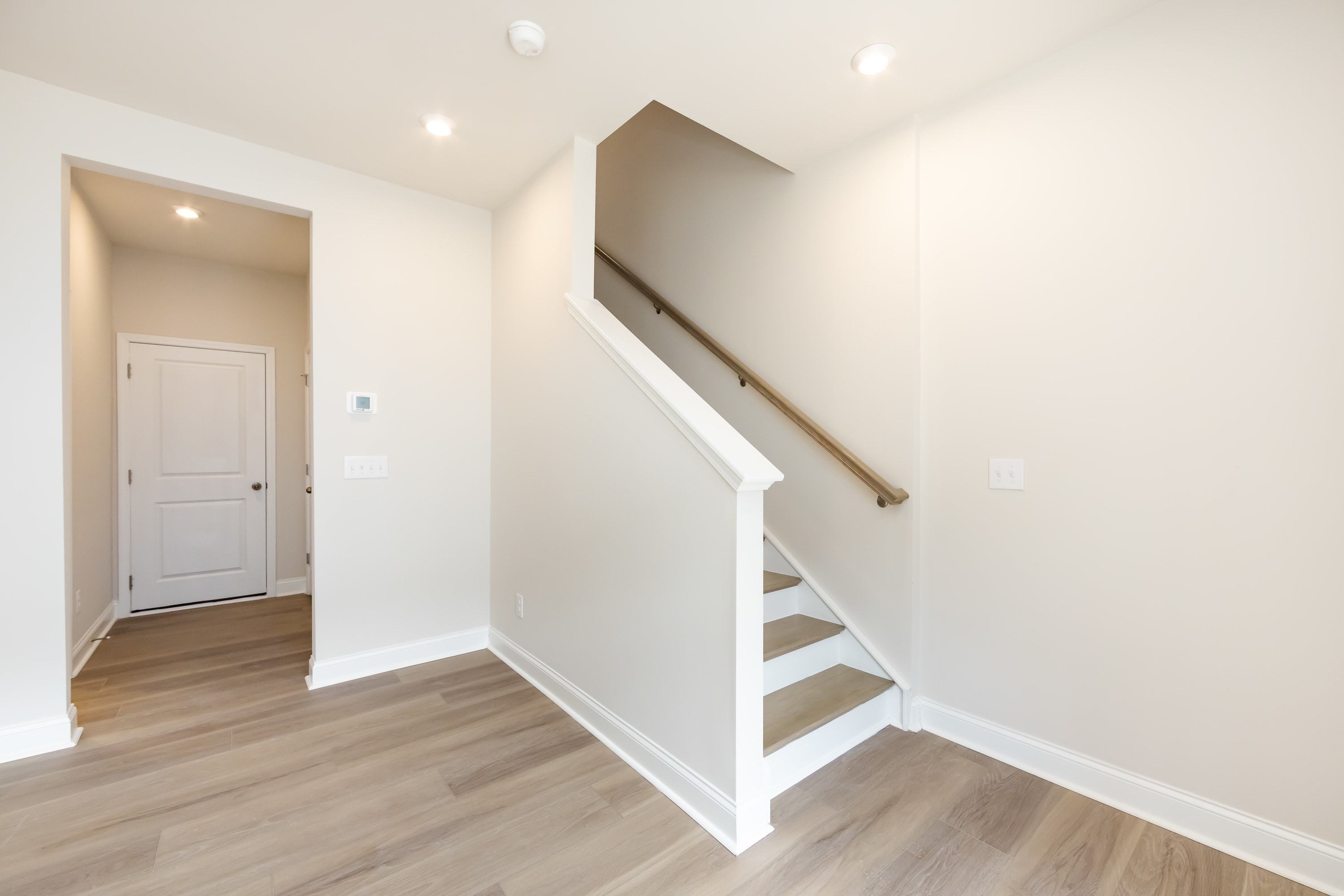 909 Archway Ln