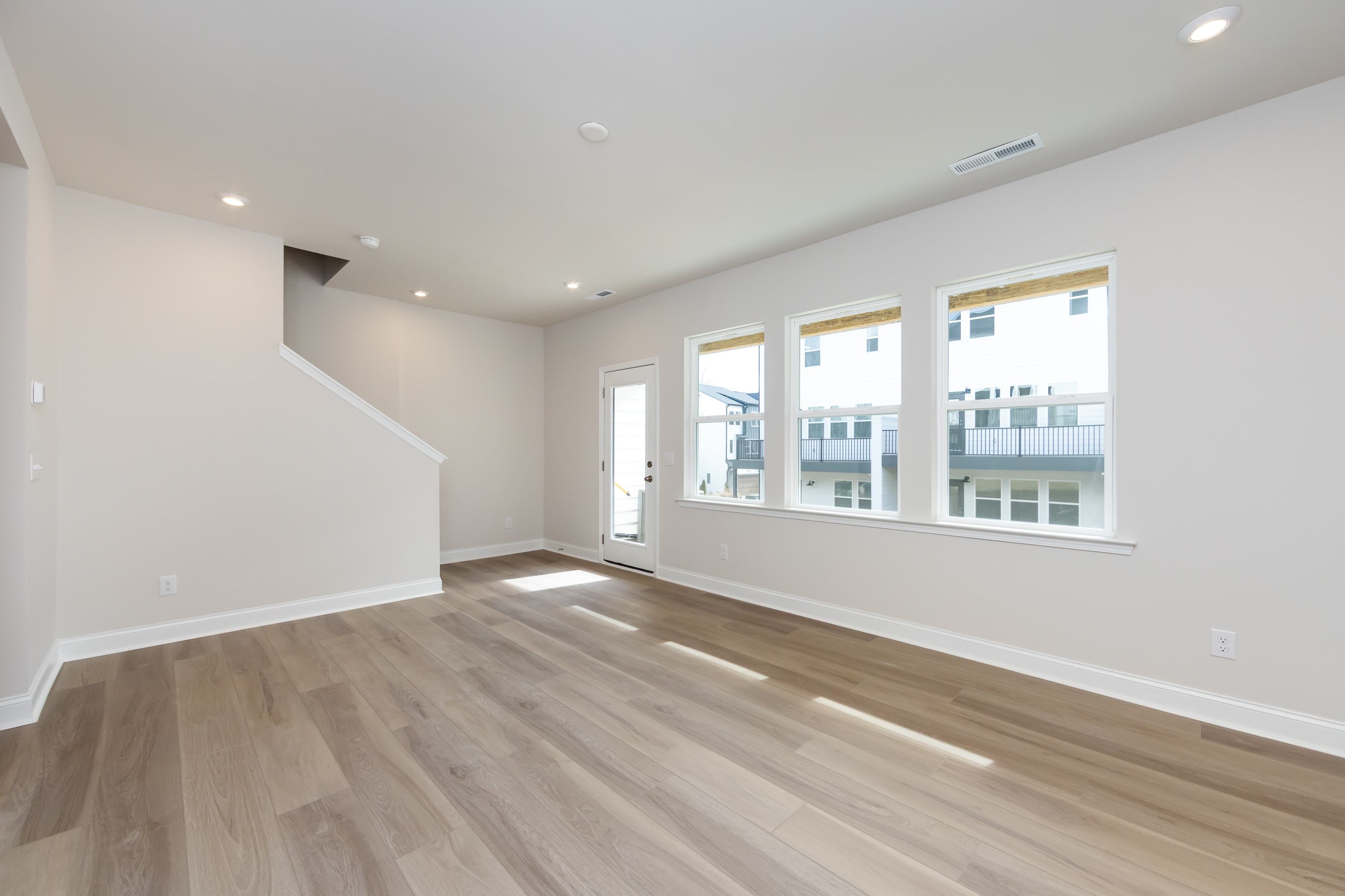909 Archway Ln