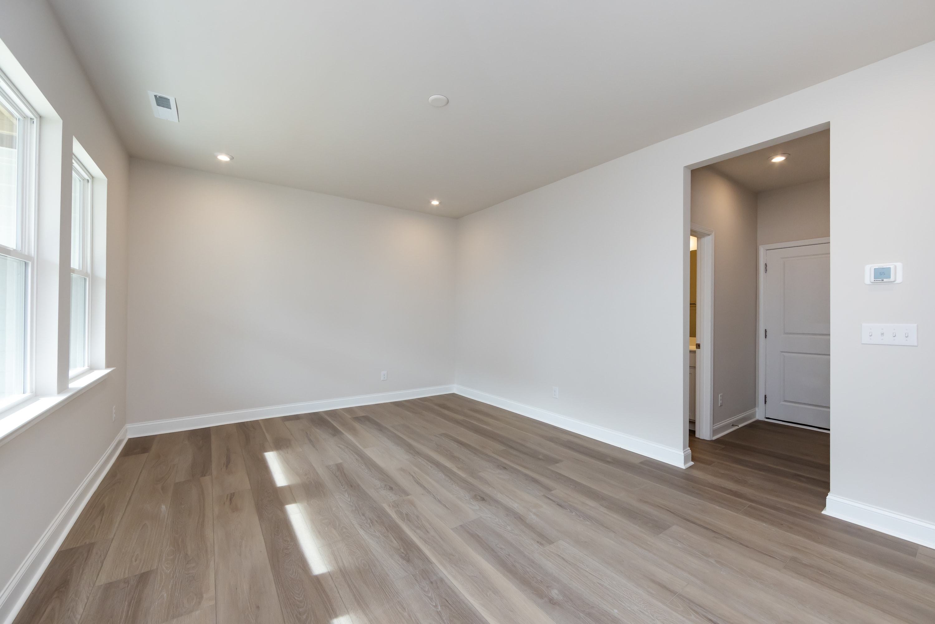 909 Archway Ln