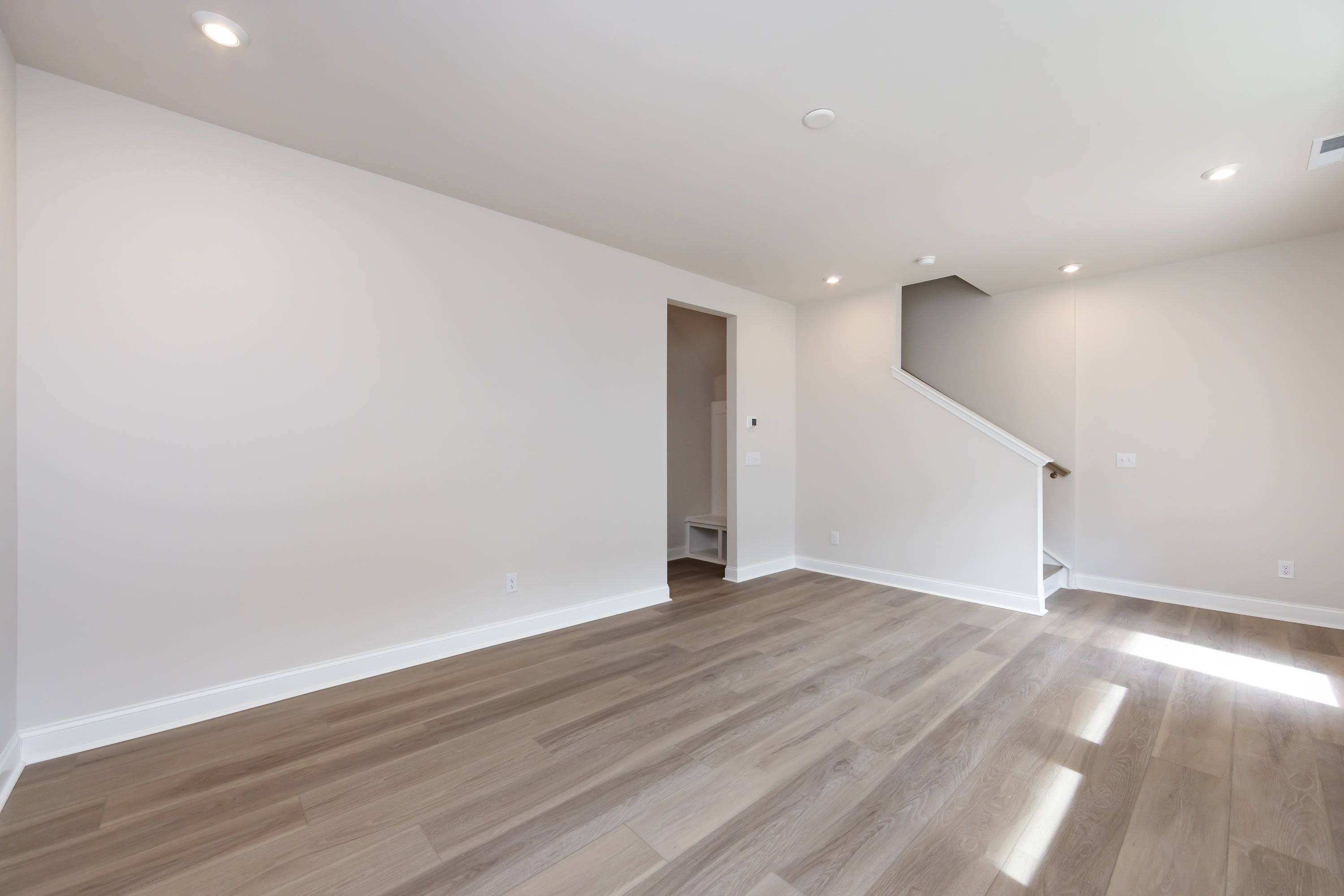 909 Archway Ln