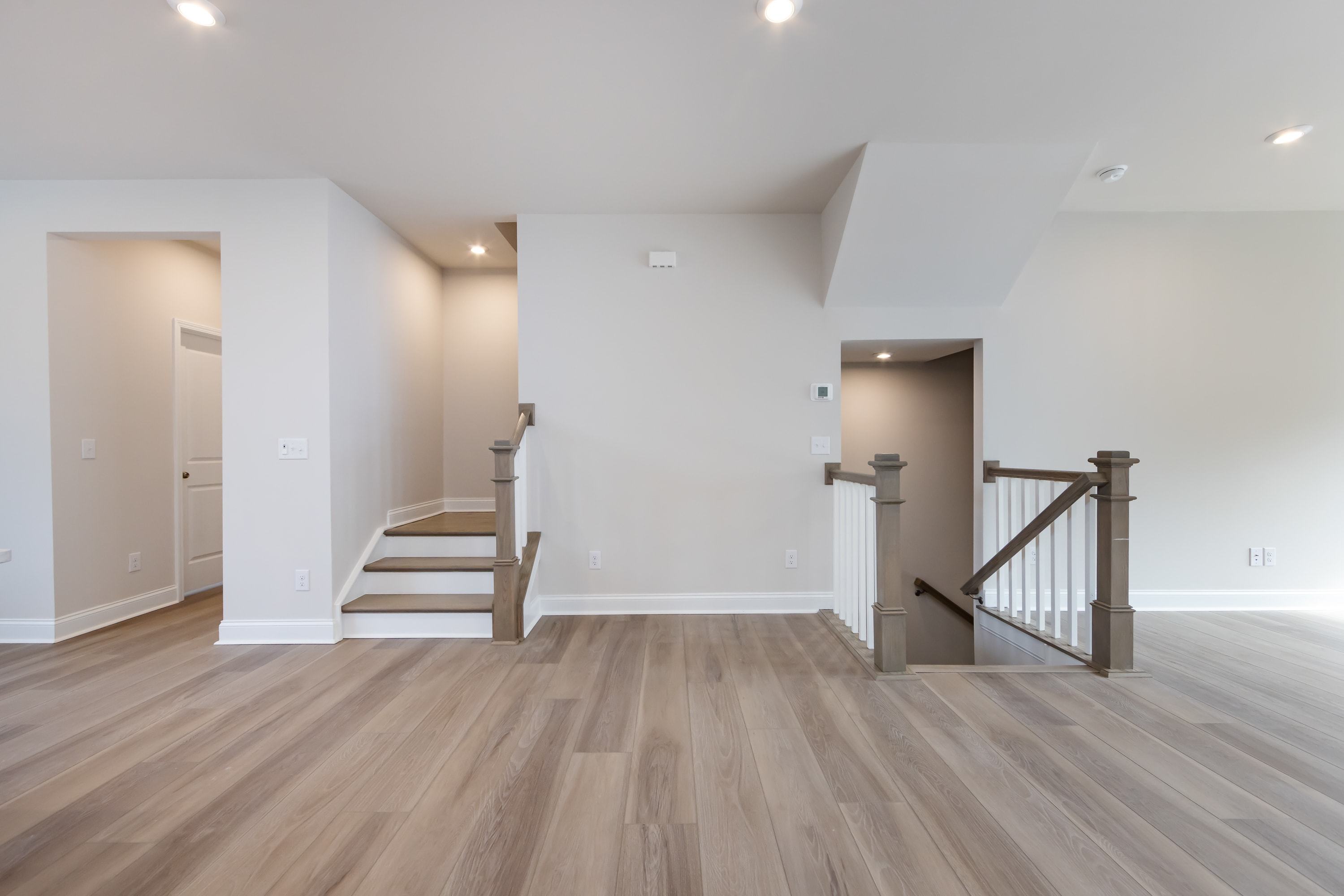 909 Archway Ln