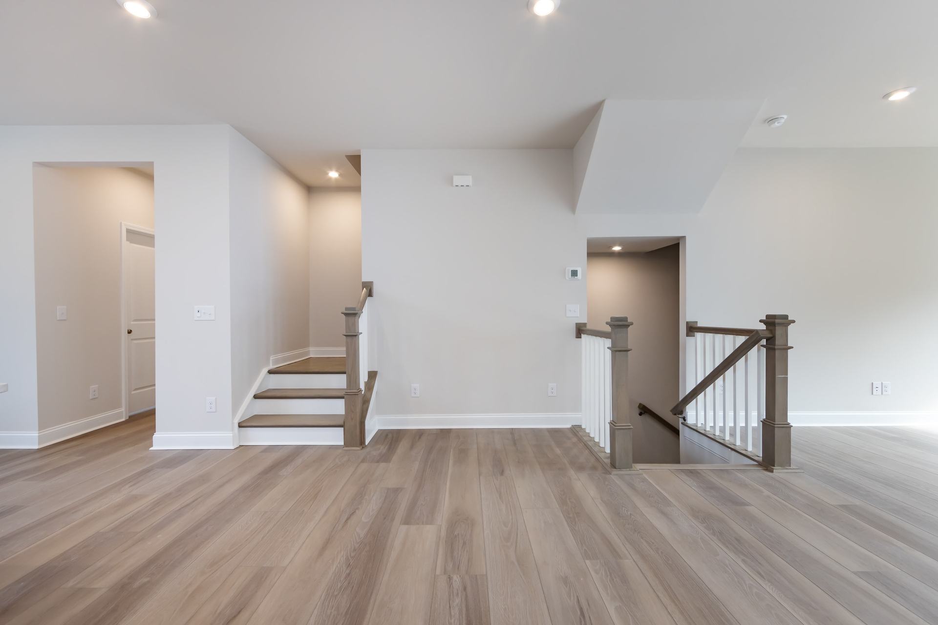 909 Archway Ln